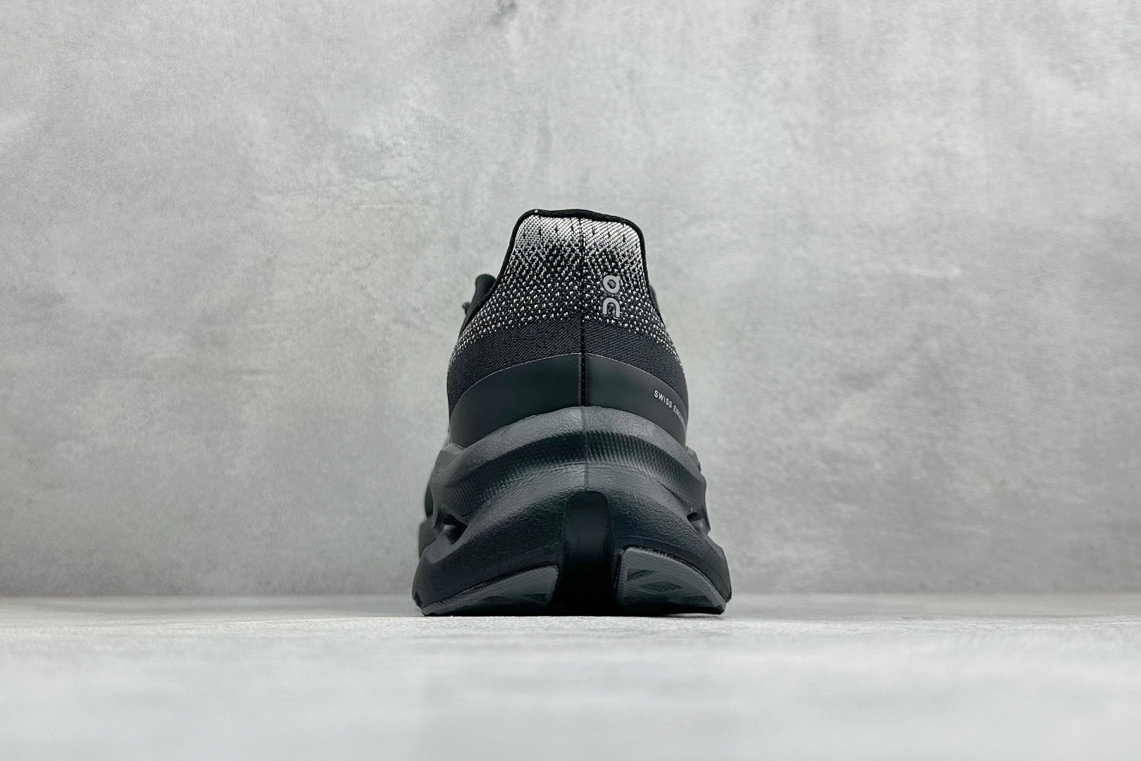 On昂跑 Cloudtiit CL 户外街头机能风跑步鞋 Cloud Hi Edge户外机能融合街头潮流 越界开启全新都