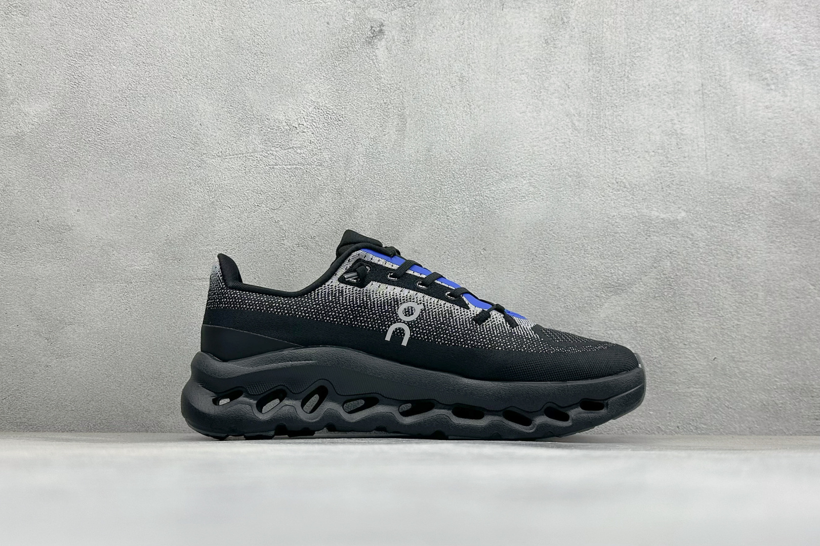 On昂跑 Cloudtiit CL 户外街头机能风跑步鞋 Cloud Hi Edge户外机能融合街头潮流 越界开启全新都