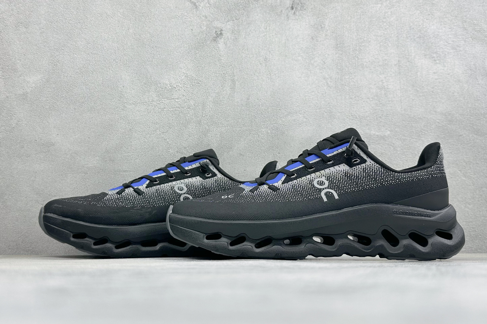 On昂跑 Cloudtiit CL 户外街头机能风跑步鞋 Cloud Hi Edge户外机能融合街头潮流 越界开启全新都