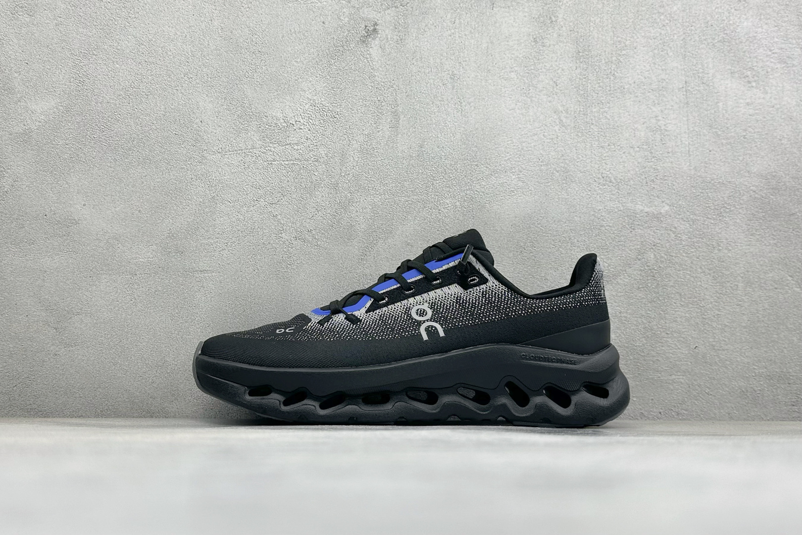 On昂跑 Cloudtiit CL 户外街头机能风跑步鞋 Cloud Hi Edge户外机能融合街头潮流 越界开启全新都