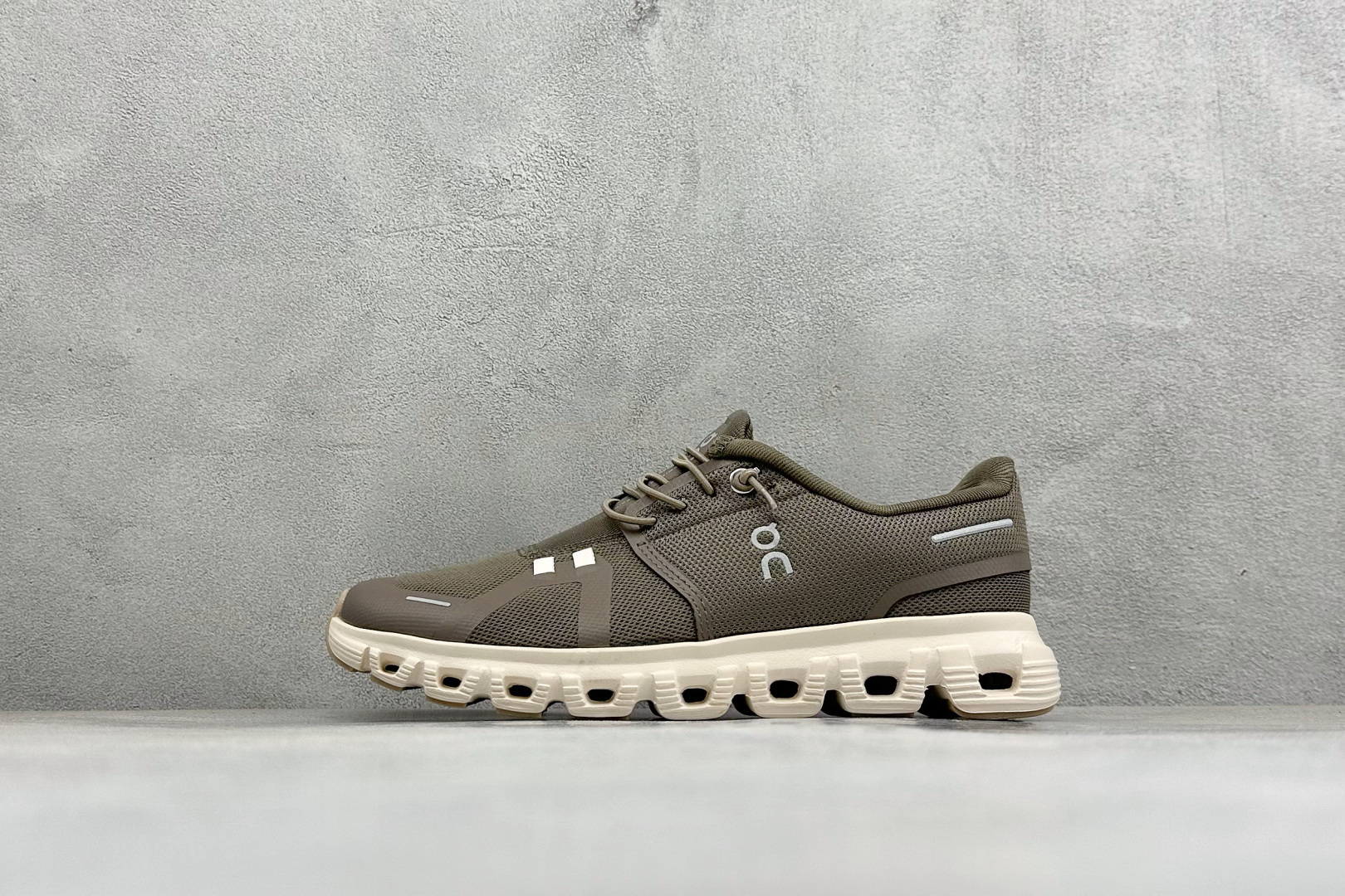 On昂跑 Cloud 6 户外街头机能风跑步鞋 Cloud Hi Edge户外机能融合街头潮流 越界开启全新都市探索 C