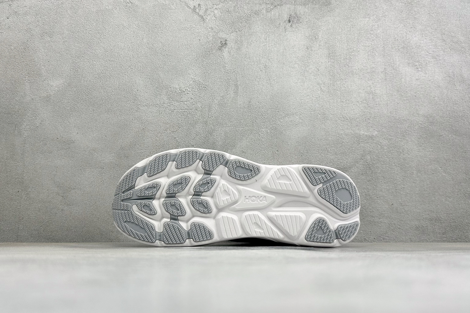 W版HOKA ONE M CLIFTON 10 机能缓震跑鞋 #鞋面部分采用工程网眼面料，可以确保必要的透气性能。使用了