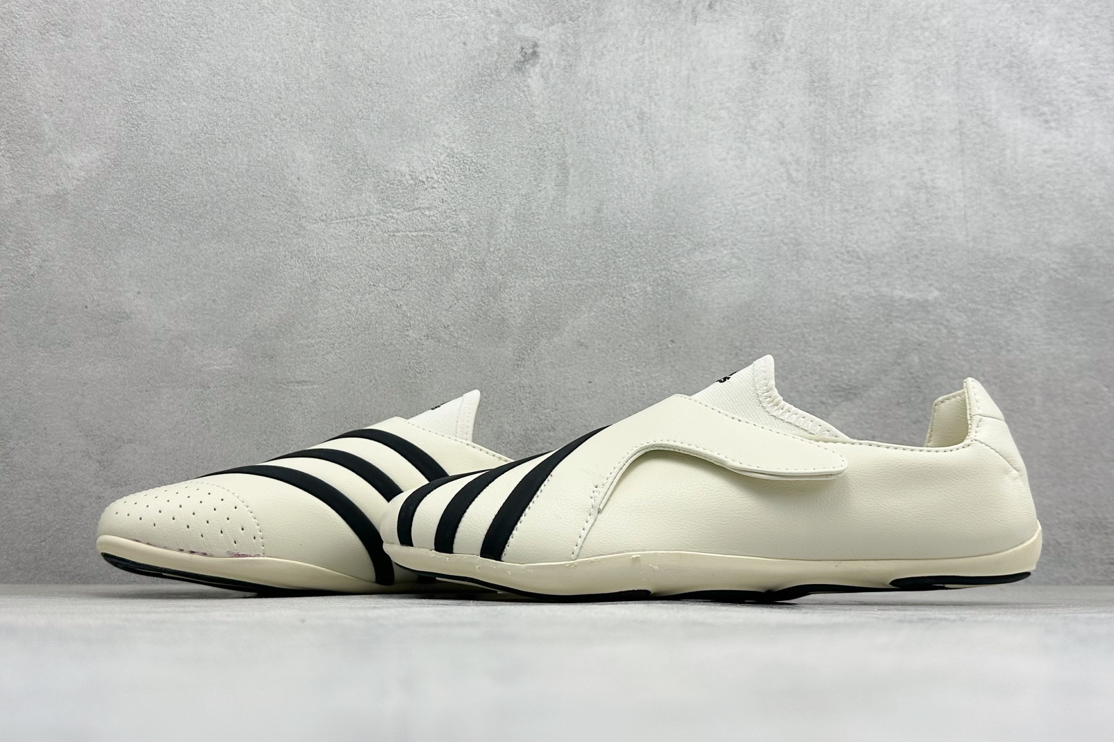 Adidas x Pharrell Williams Vario Flat Earther 阿迪联名款舒适贴合生活休闲鞋