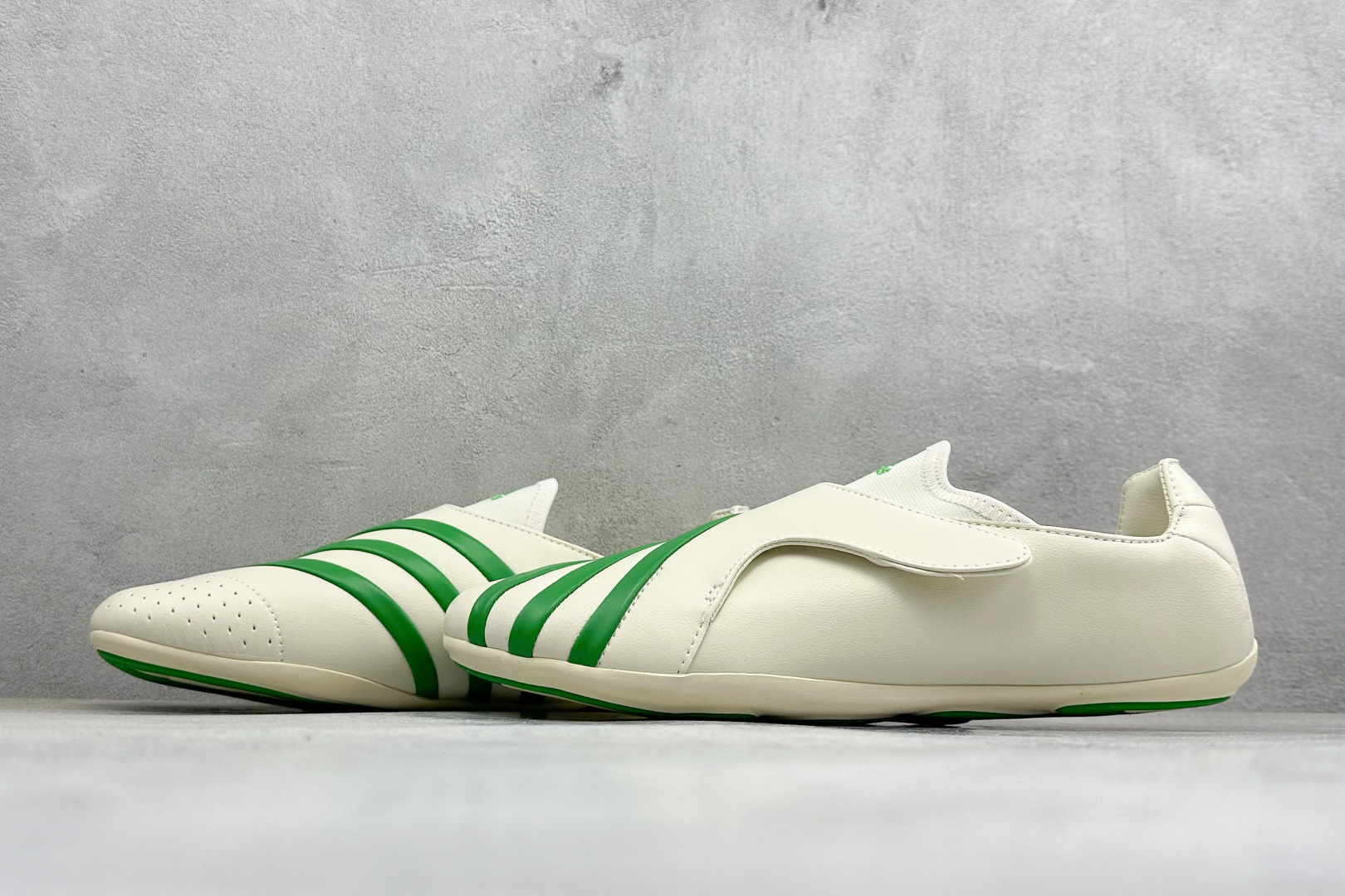 Adidas x Pharrell Williams Vario Flat Earther 阿迪联名款舒适贴合生活休闲鞋