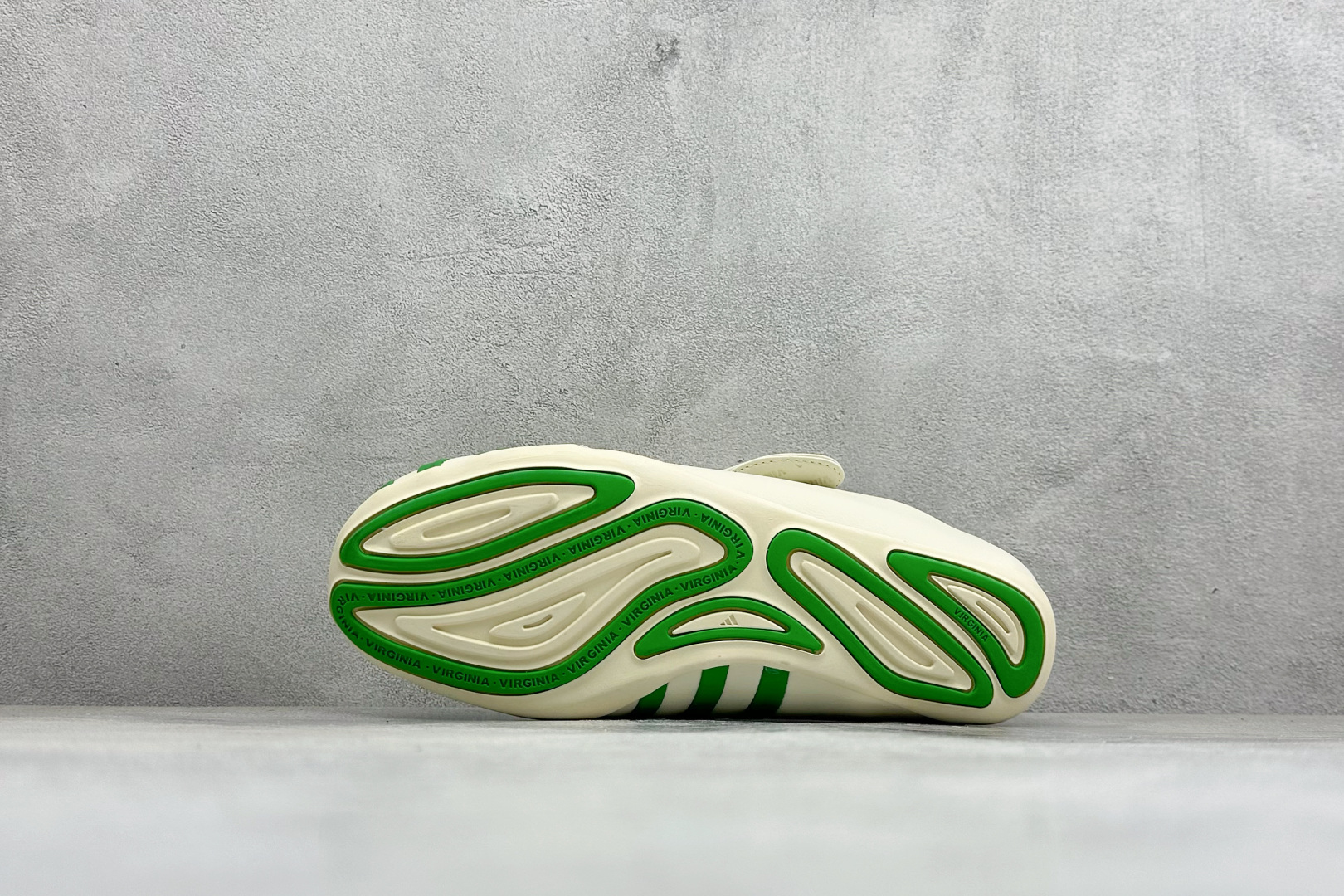 Adidas x Pharrell Williams Vario Flat Earther 阿迪联名款舒适贴合生活休闲鞋