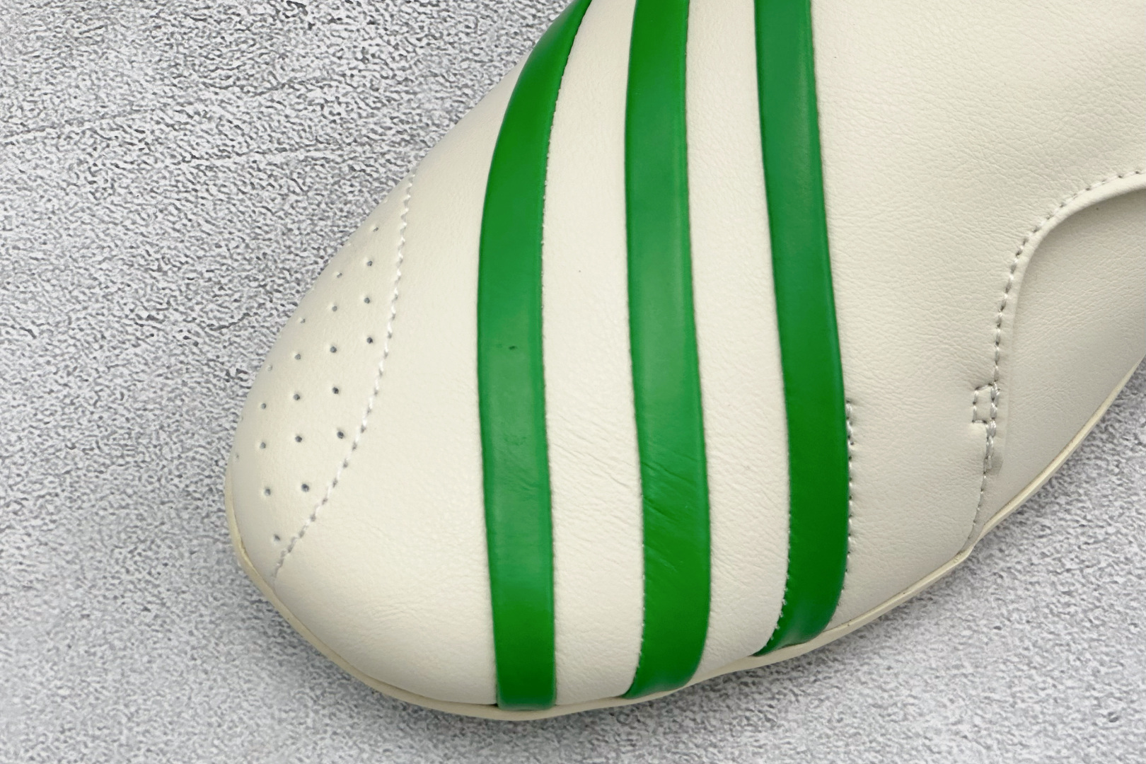 Adidas x Pharrell Williams Vario Flat Earther 阿迪联名款舒适贴合生活休闲鞋