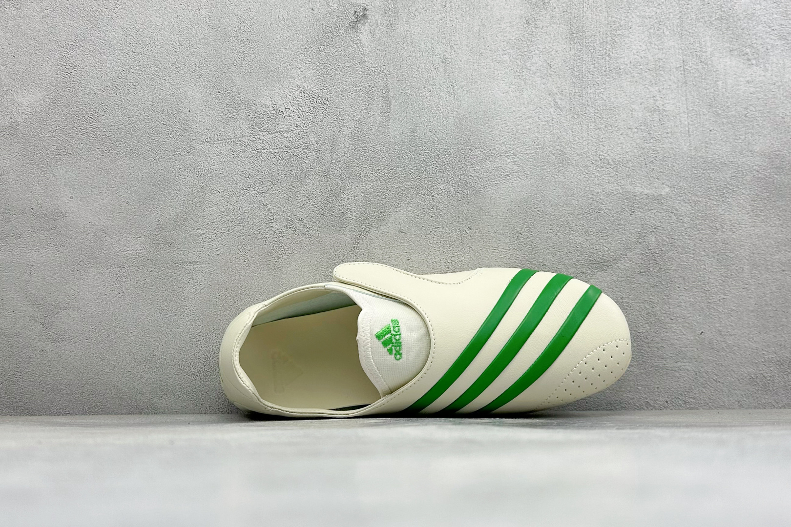Adidas x Pharrell Williams Vario Flat Earther 阿迪联名款舒适贴合生活休闲鞋