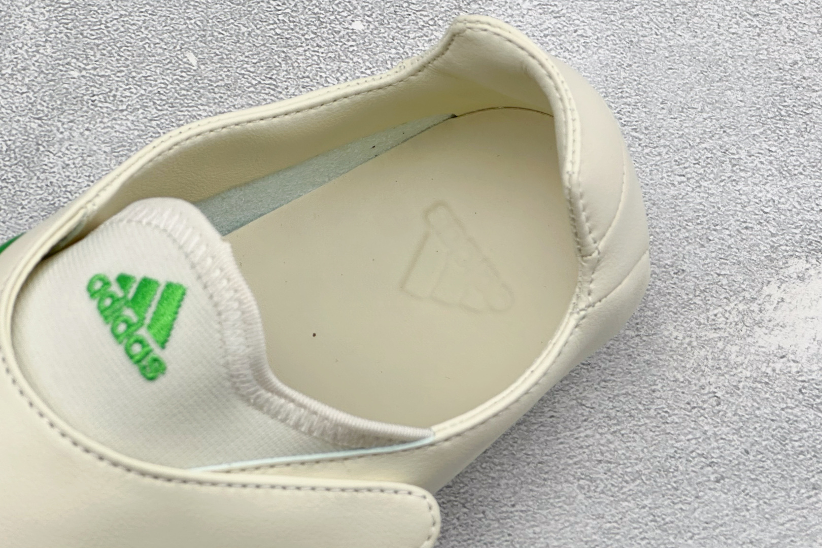 Adidas x Pharrell Williams Vario Flat Earther 阿迪联名款舒适贴合生活休闲鞋