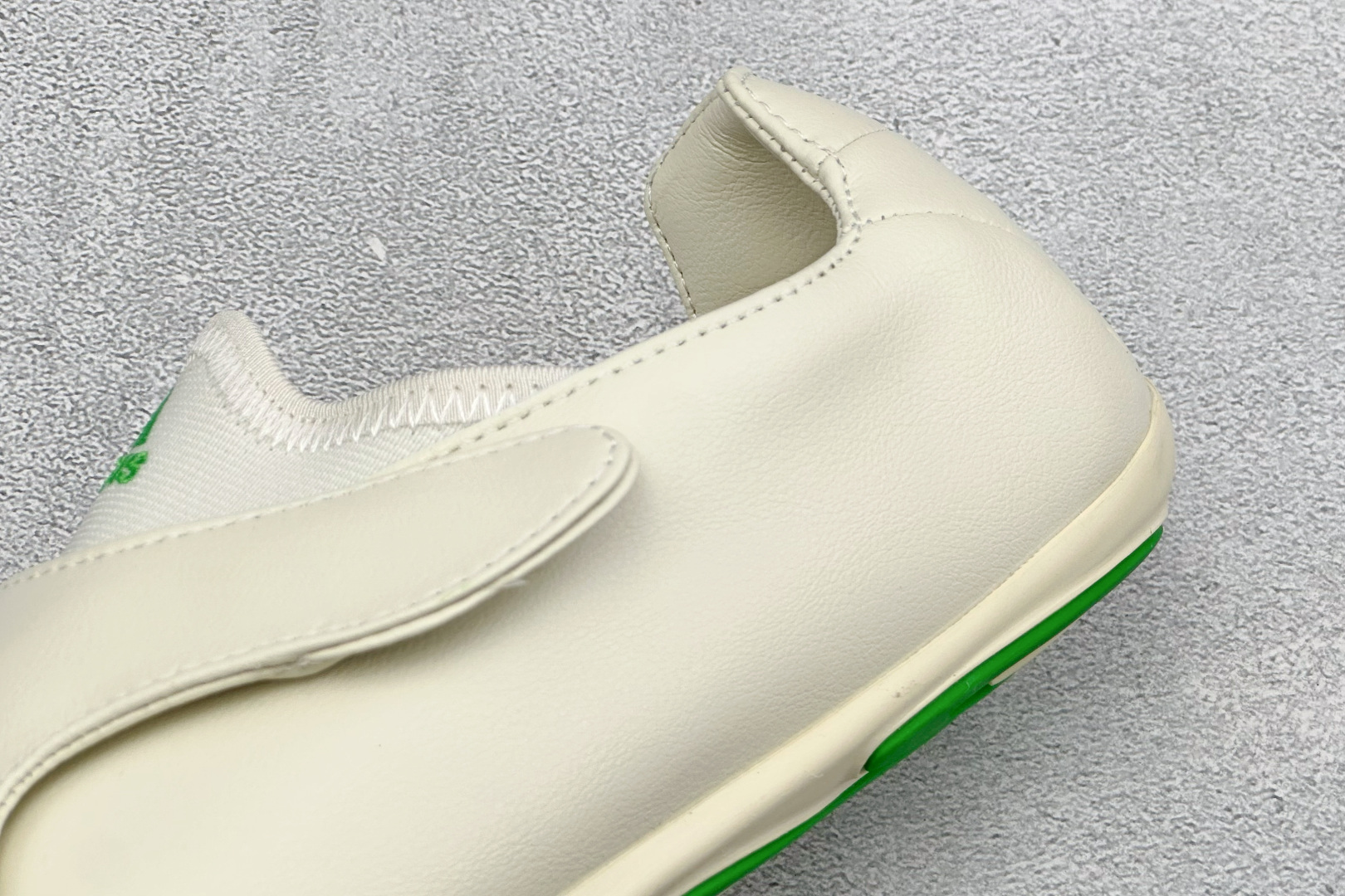 Adidas x Pharrell Williams Vario Flat Earther 阿迪联名款舒适贴合生活休闲鞋