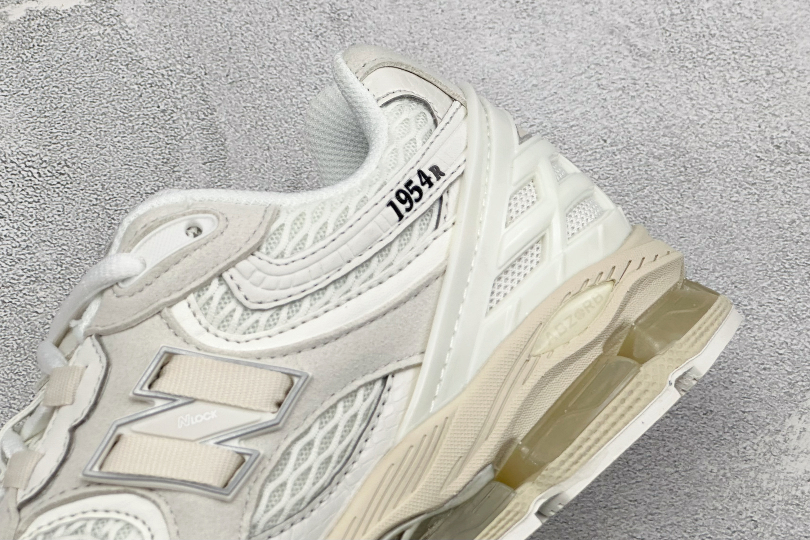 New Balance 1954系列复古老爹风休闲运动慢跑鞋 #采用轻质牛剖革拼接透气网眼衬垫织物鞋面材质 T-Beam New Balance 1954系列复古老爹风休闲运动慢跑鞋 #采用轻质牛剖革拼接透气网眼衬垫织物鞋面材质 T-Beam