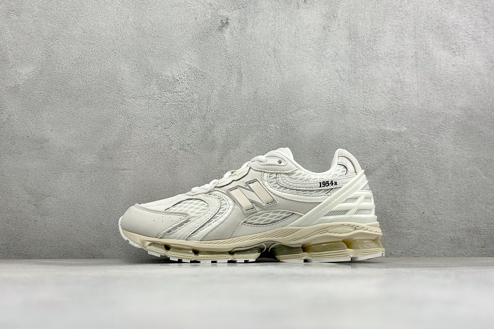 New Balance 1954系列复古老爹风休闲运动慢跑鞋 #采用轻质牛剖革拼接透气网眼衬垫织物鞋面材质 T-Beam New Balance 1954系列复古老爹风休闲运动慢跑鞋 #采用轻质牛剖革拼接透气网眼衬垫织物鞋面材质 T-Beam