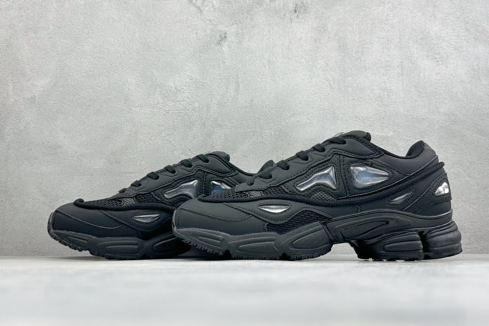 AD X RAF SIMONS 拉夫西蒙 Ozweego 先锋潮流 水泡 复古低帮休闲鞋 独家定制鞋盒 防层袋 卡片及可 AD X RAF SIMONS 拉夫西蒙 Ozweego 先锋潮流 水泡 复古低帮休闲鞋 独家定制鞋盒 防层袋 卡片及可