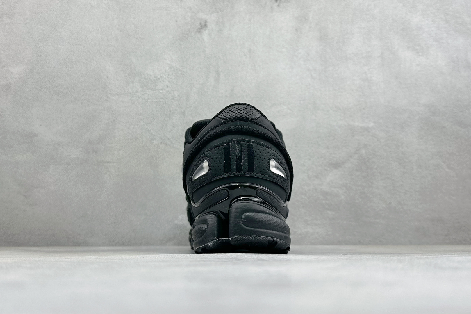 AD X RAF SIMONS 拉夫西蒙 Ozweego 先锋潮流 水泡 复古低帮休闲鞋 独家定制鞋盒 防层袋 卡片及可 AD X RAF SIMONS 拉夫西蒙 Ozweego 先锋潮流 水泡 复古低帮休闲鞋 独家定制鞋盒 防层袋 卡片及可