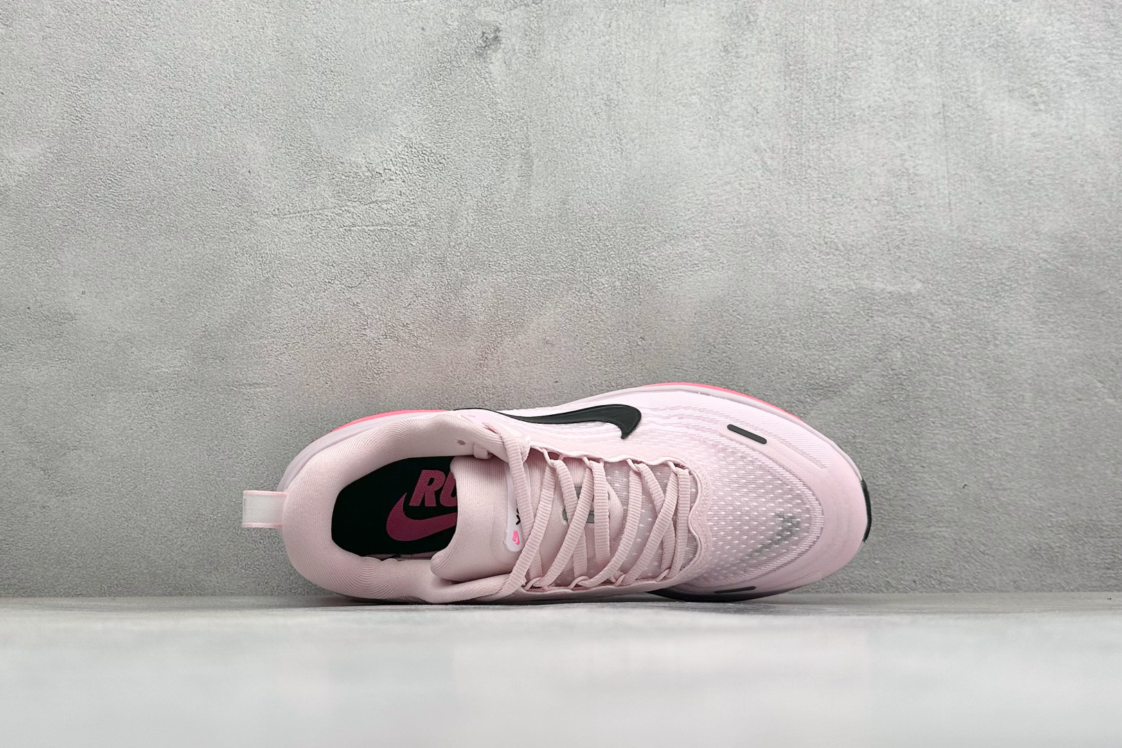 XL福利 Nike VOMERO PLUS 耐克 舒适减震防滑 低帮跑步鞋 全掌ReactX泡绵中底 前掌和后跟还配备了