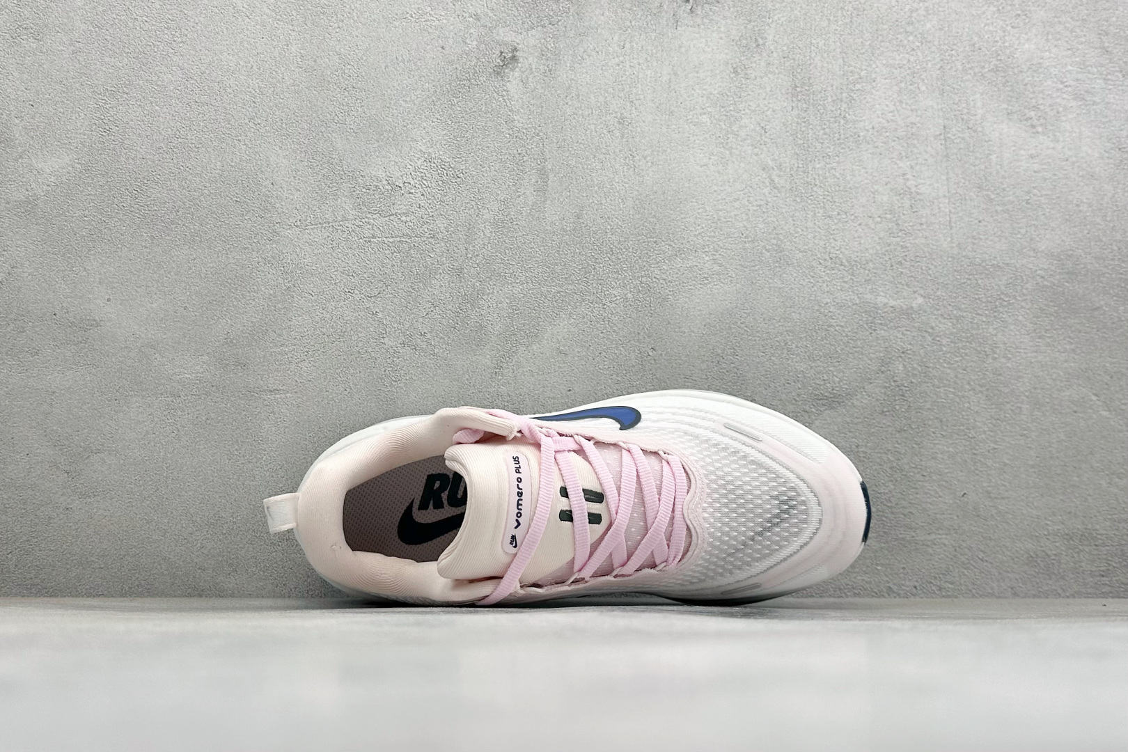 XL福利 Nike VOMERO PLUS 耐克 舒适减震防滑 低帮跑步鞋 全掌ReactX泡绵中底 前掌和后跟还配备了