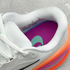 XL福利 Nike VOMERO PLUS 耐克 舒适减震防滑 低帮跑步鞋 全掌ReactX泡绵中底 前掌和后跟还配备了 XL福利 Nike VOMERO PLUS 耐克 舒适减震防滑 低帮跑步鞋 全掌ReactX泡绵中底 前掌和后跟还配备了