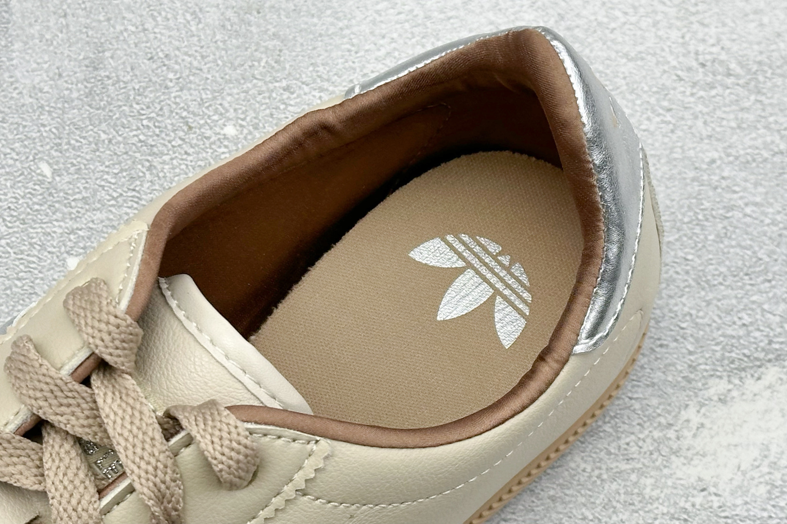 ML版Adidas CHANGLE 阿迪舒适百搭薄底低帮板鞋 货号：KJ3961 尺码：36-45 