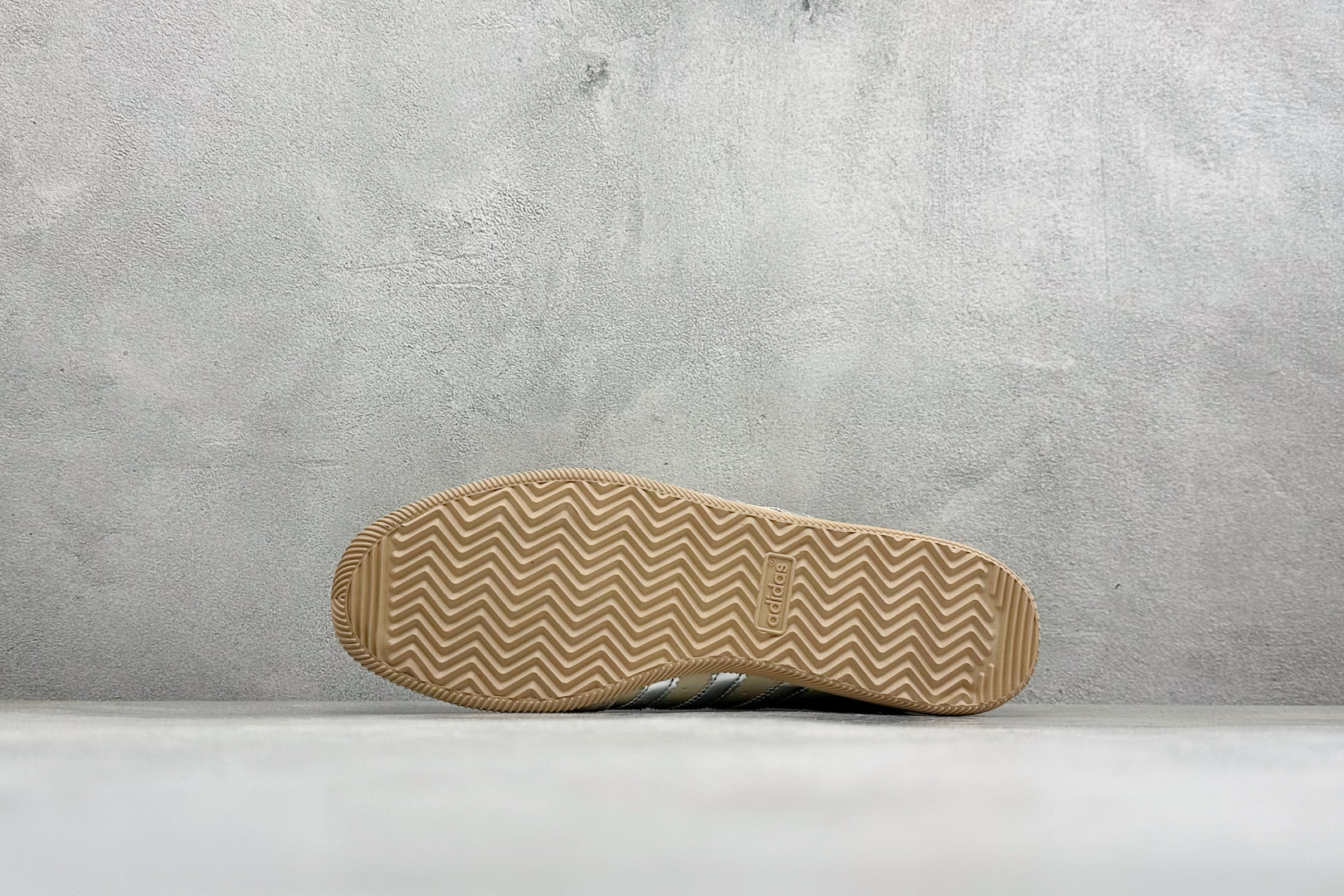 ML版Adidas CHANGLE 阿迪舒适百搭薄底低帮板鞋 货号：KJ3961 尺码：36-45 