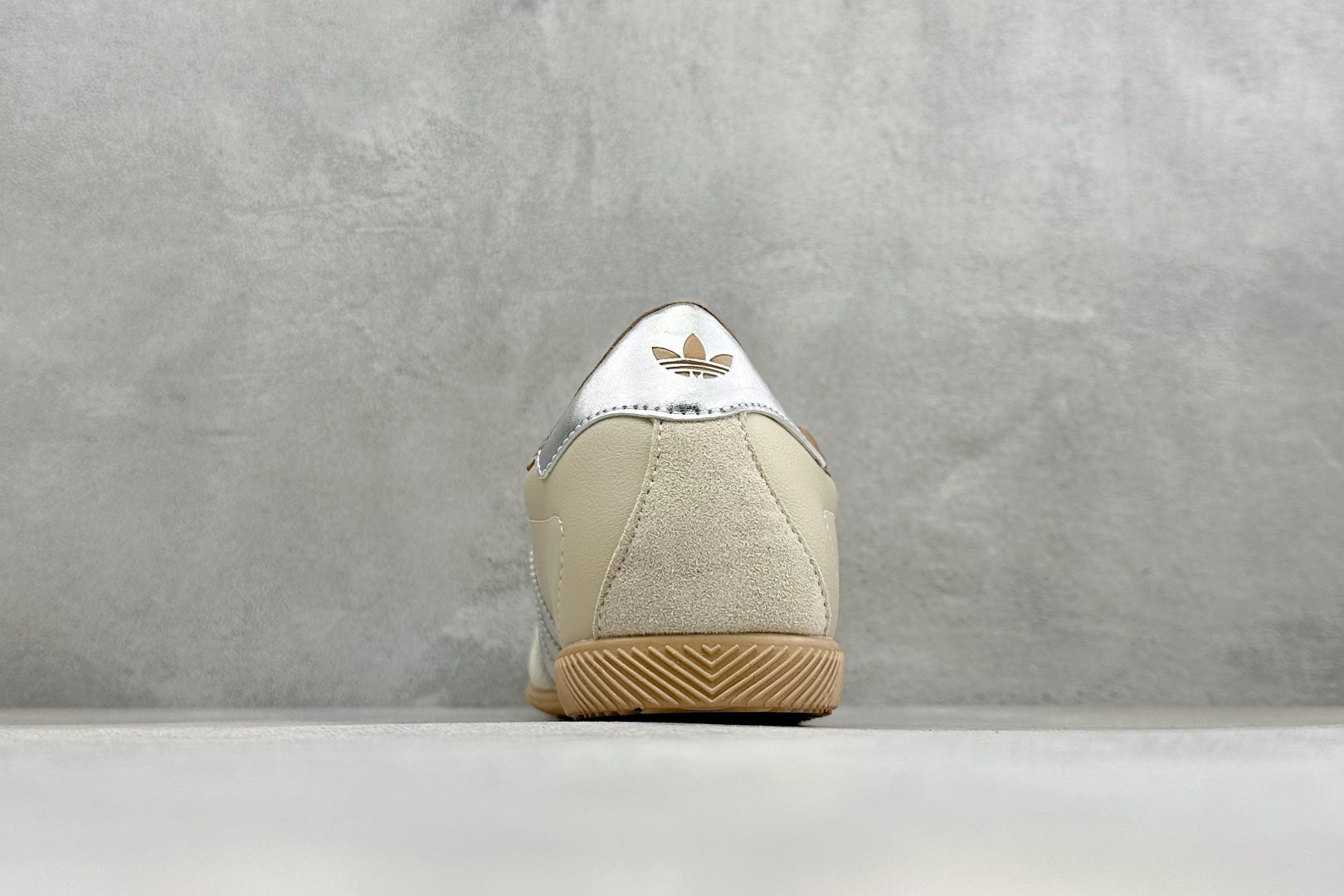 ML版Adidas CHANGLE 阿迪舒适百搭薄底低帮板鞋 货号：KJ3961 尺码：36-45 