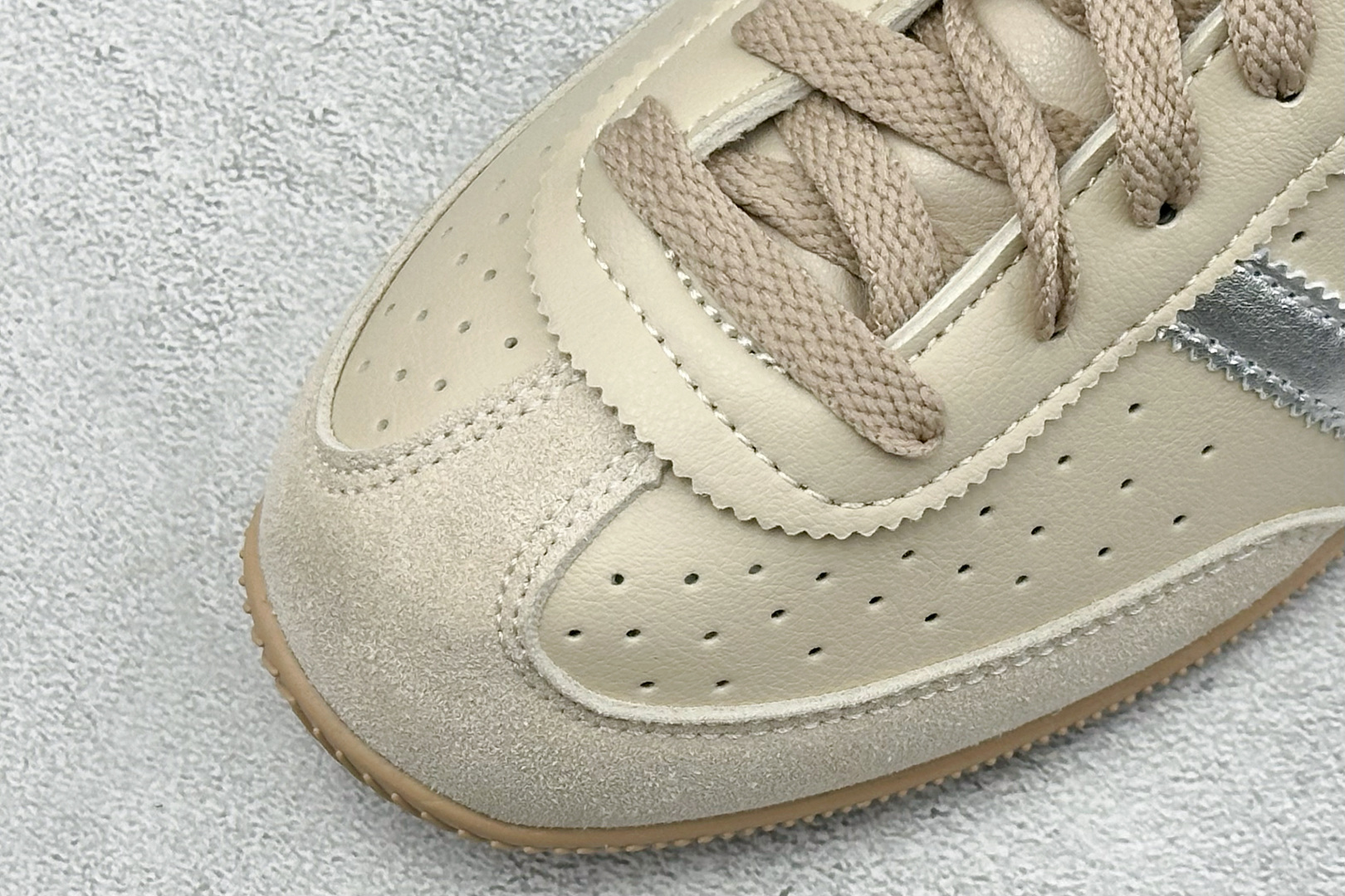 ML版Adidas CHANGLE 阿迪舒适百搭薄底低帮板鞋 货号：KJ3961 尺码：36-45 