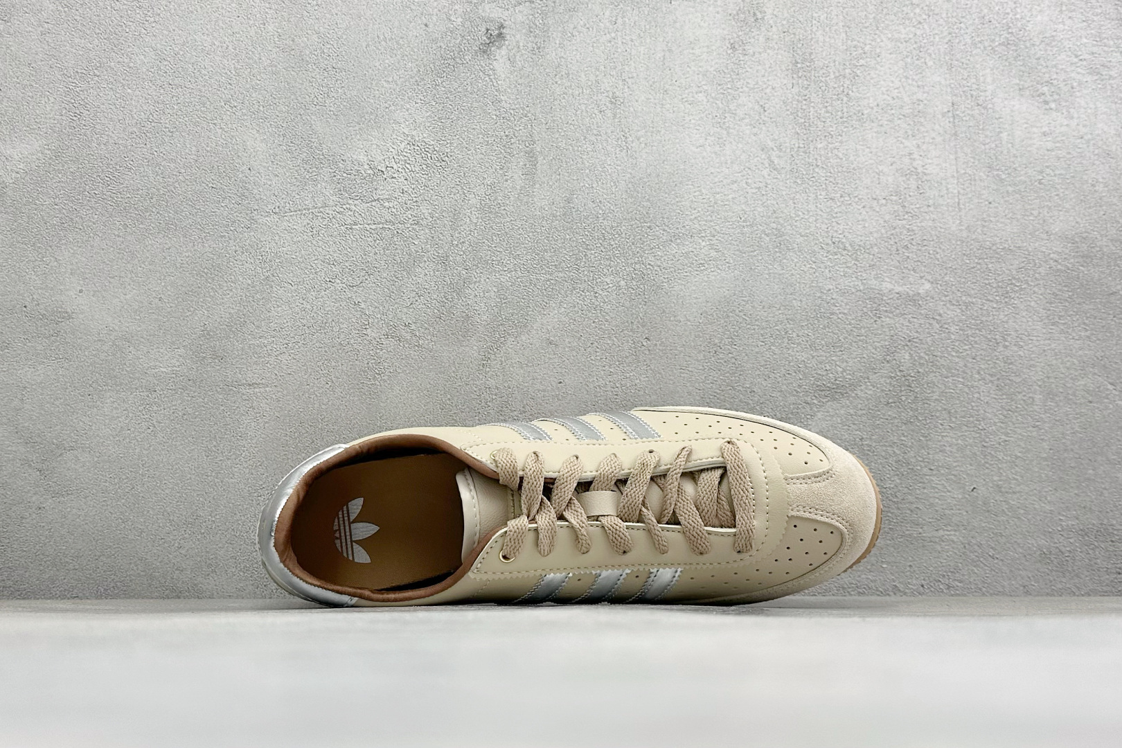 ML版Adidas CHANGLE 阿迪舒适百搭薄底低帮板鞋 货号：KJ3961 尺码：36-45 