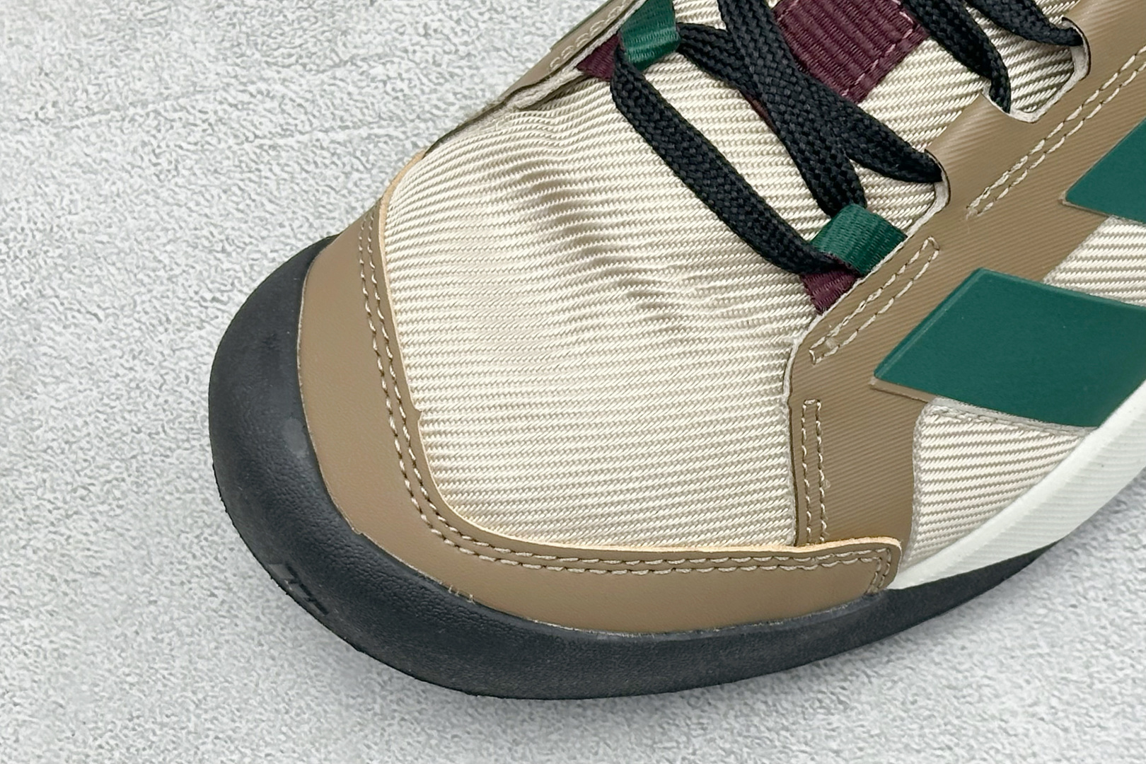 Adidas Terrex Daroga 25 阿迪达斯 户外休闲运动鞋 脚感舒适 旨在适合徒步和野营旅行 搭载舒适鞋面 Adidas Terrex Daroga 25 阿迪达斯 户外休闲运动鞋 脚感舒适 旨在适合徒步和野营旅行 搭载舒适鞋面
