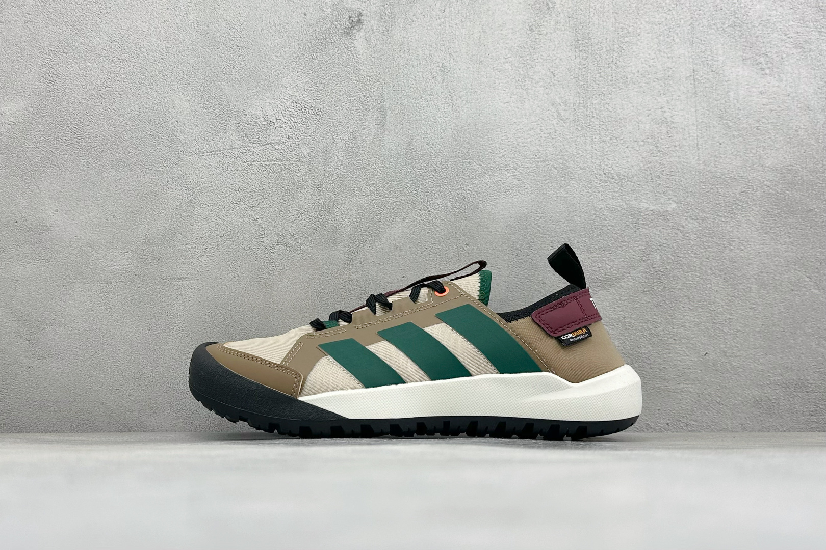Adidas Terrex Daroga 25 阿迪达斯 户外休闲运动鞋 脚感舒适 旨在适合徒步和野营旅行 搭载舒适鞋面 Adidas Terrex Daroga 25 阿迪达斯 户外休闲运动鞋 脚感舒适 旨在适合徒步和野营旅行 搭载舒适鞋面
