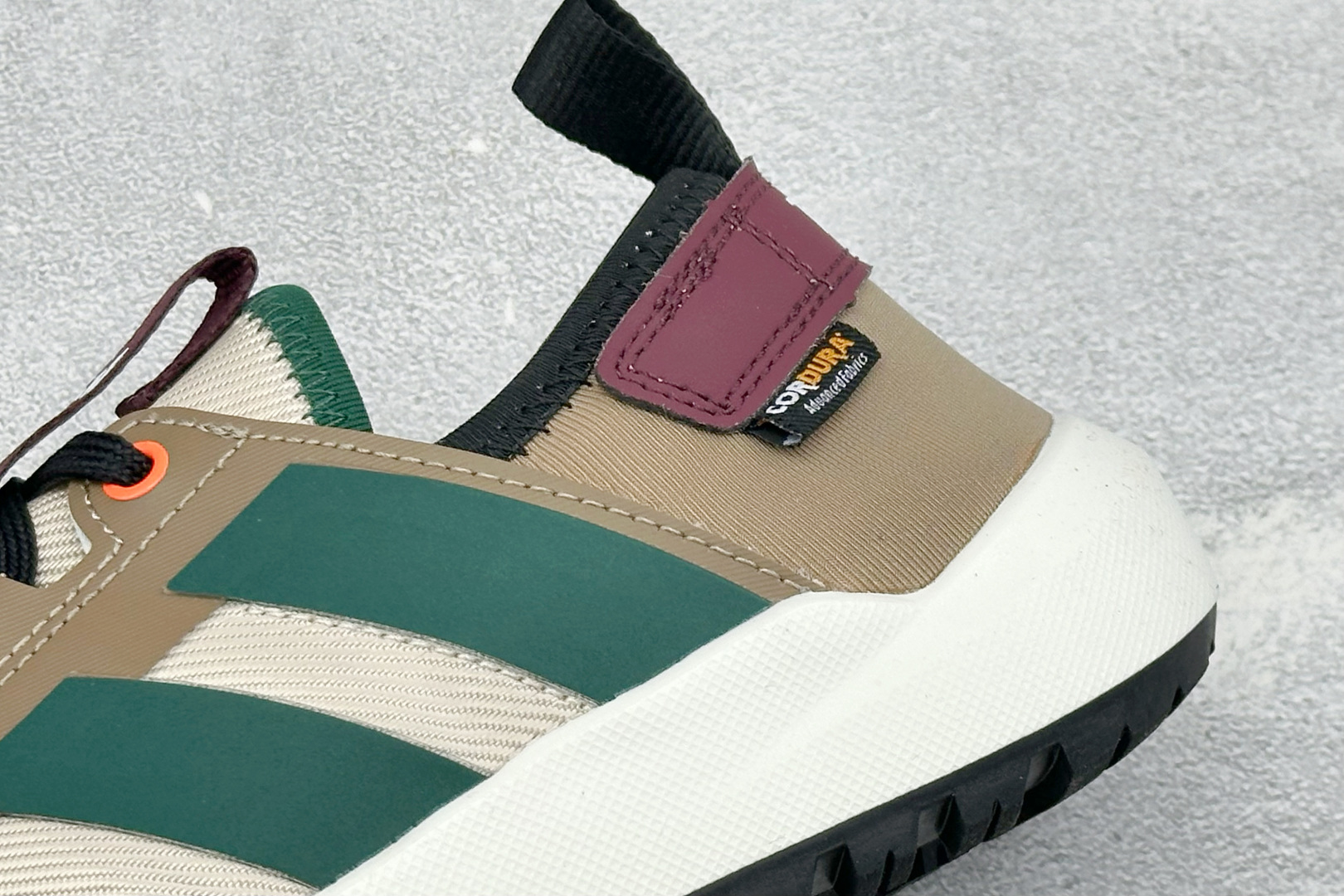 Adidas Terrex Daroga 25 阿迪达斯 户外休闲运动鞋 脚感舒适 旨在适合徒步和野营旅行 搭载舒适鞋面 Adidas Terrex Daroga 25 阿迪达斯 户外休闲运动鞋 脚感舒适 旨在适合徒步和野营旅行 搭载舒适鞋面
