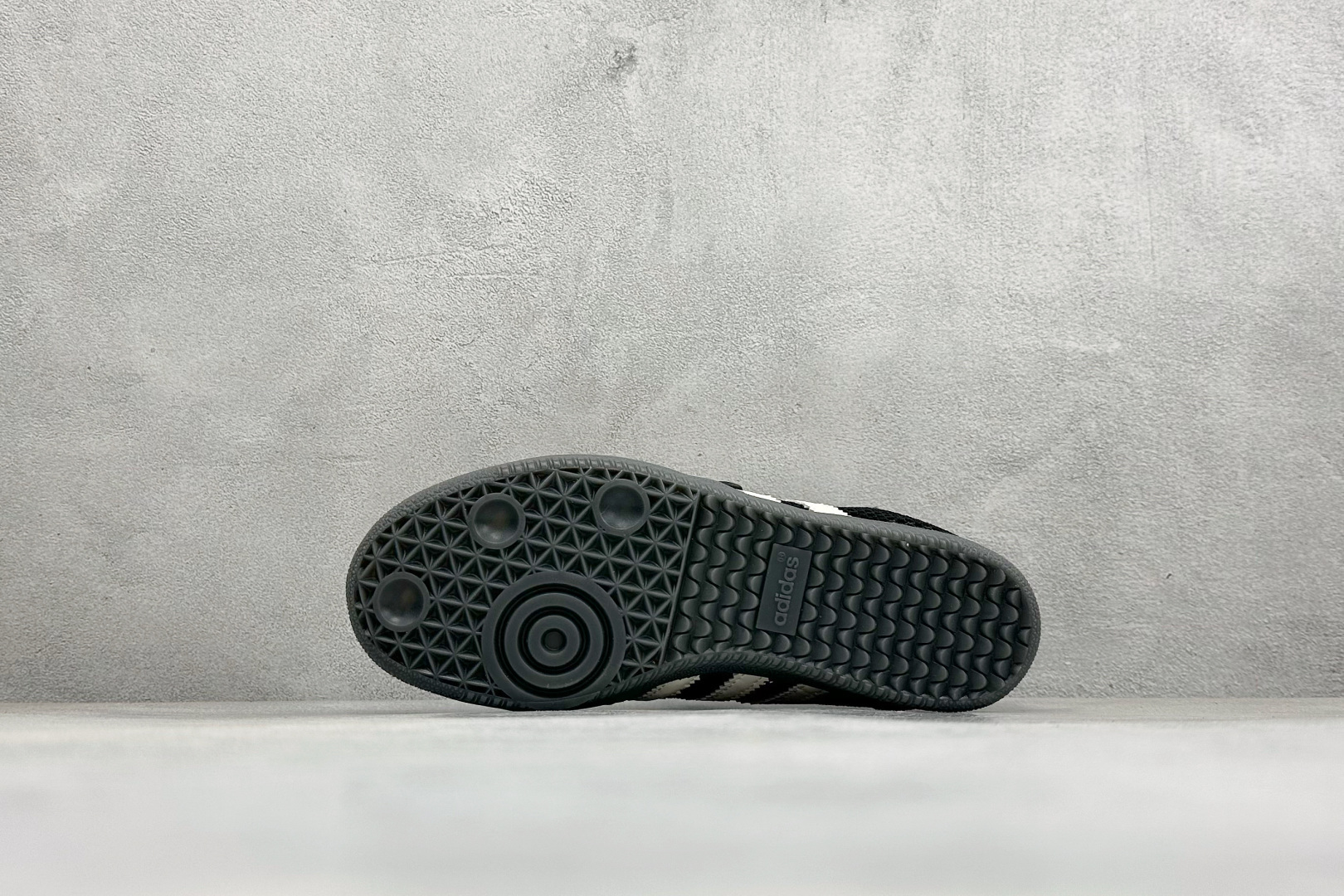 FX版Adidas三叶草SAMBA Jane W 玛丽珍鞋 该鞋款鞋面采用多种材料拼接(缝/车线) Superstar系 FX版Adidas三叶草SAMBA Jane W 玛丽珍鞋 该鞋款鞋面采用多种材料拼接(缝/车线) Superstar系