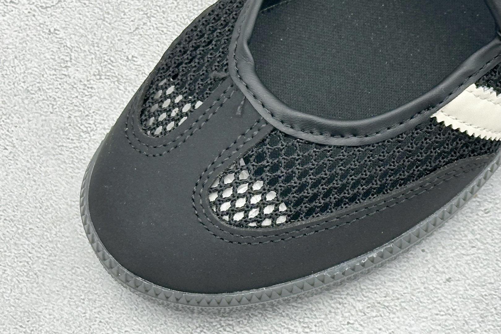 FX版Adidas三叶草SAMBA Jane W 玛丽珍鞋 该鞋款鞋面采用多种材料拼接(缝/车线) Superstar系 FX版Adidas三叶草SAMBA Jane W 玛丽珍鞋 该鞋款鞋面采用多种材料拼接(缝/车线) Superstar系