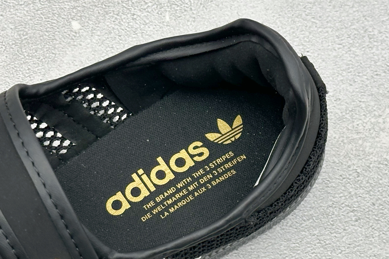 FX版Adidas三叶草SAMBA Jane W 玛丽珍鞋 该鞋款鞋面采用多种材料拼接(缝/车线) Superstar系 FX版Adidas三叶草SAMBA Jane W 玛丽珍鞋 该鞋款鞋面采用多种材料拼接(缝/车线) Superstar系