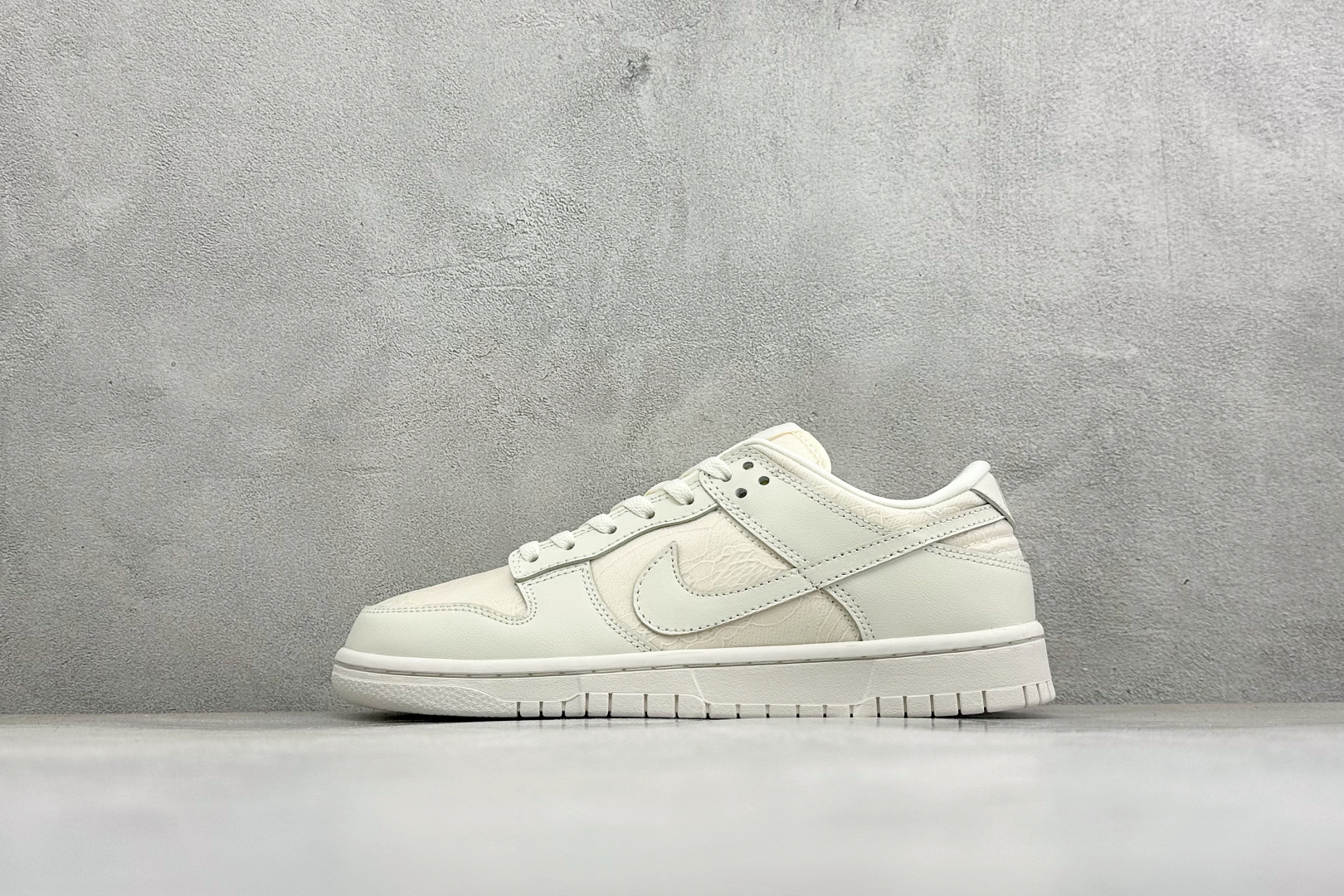 K版Nike SB Dunk Low 低帮休闲板鞋 独家版型蒸餾加工帶來的是更好的视觉和脚感体验大厂纯原品质出货 清洁度 K版Nike SB Dunk Low 低帮休闲板鞋 独家版型蒸餾加工帶來的是更好的视觉和脚感体验大厂纯原品质出货 清洁度