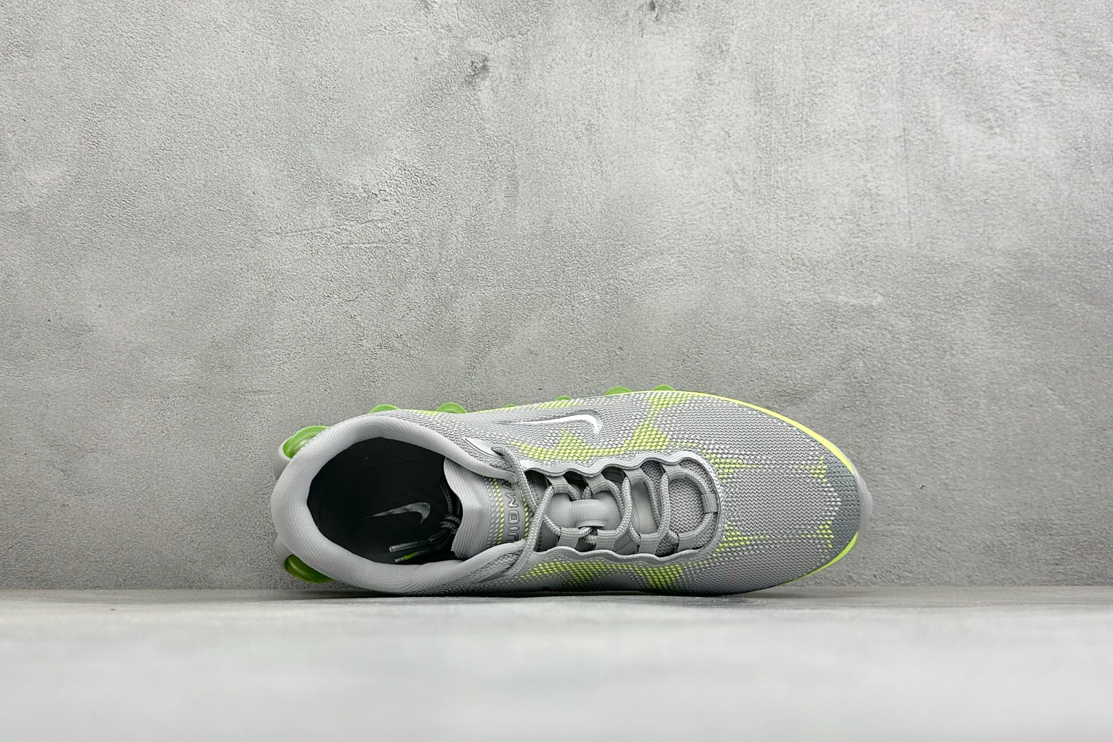 X版Nike Air LIQUID MAX 耐克气垫跑步鞋 全新的設計,將潮人們最愛的「大 AIR」Air More U X版Nike Air LIQUID MAX 耐克气垫跑步鞋 全新的設計,將潮人們最愛的「大 AIR」Air More U