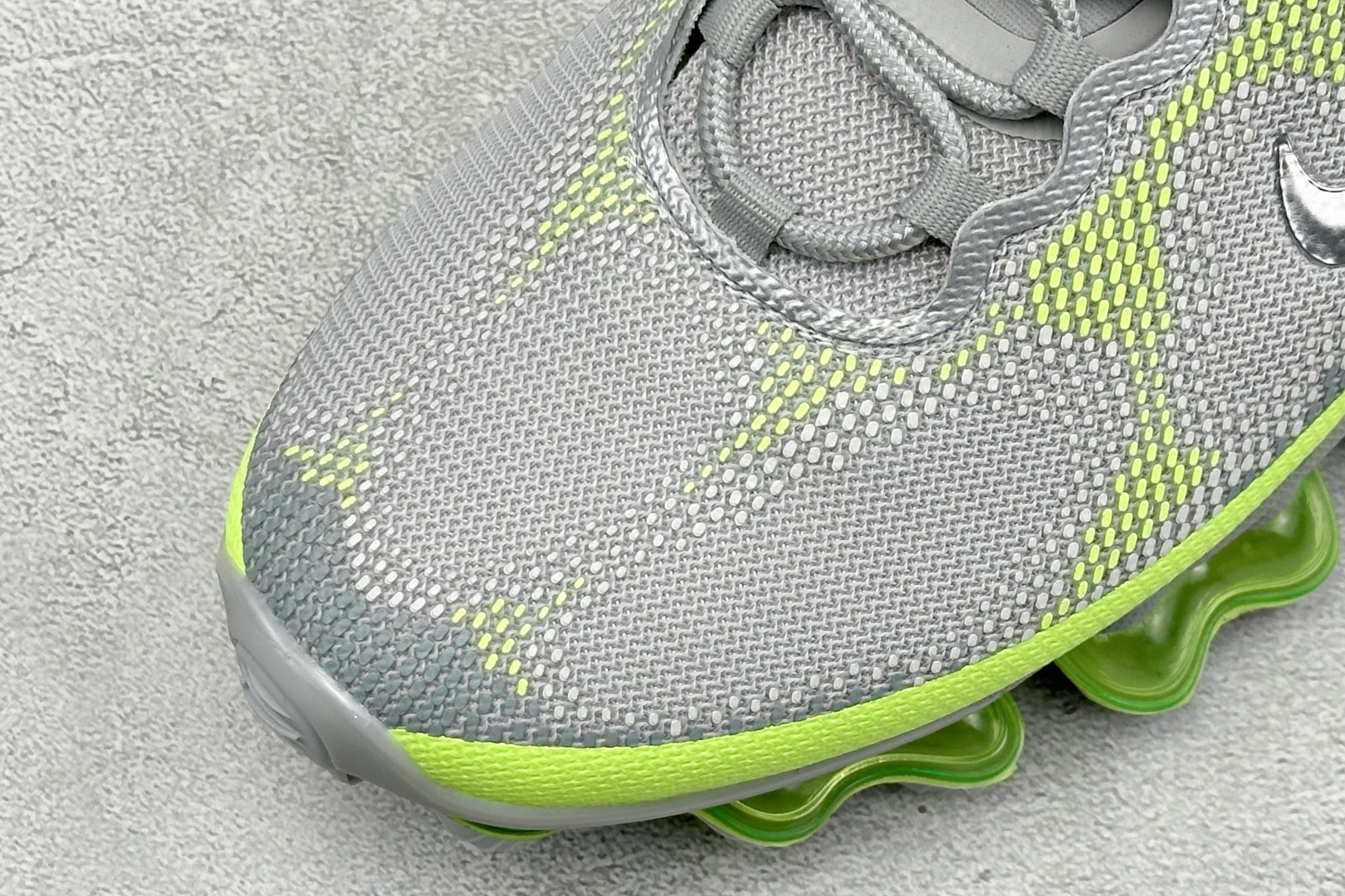 X版Nike Air LIQUID MAX 耐克气垫跑步鞋 全新的設計,將潮人們最愛的「大 AIR」Air More U X版Nike Air LIQUID MAX 耐克气垫跑步鞋 全新的設計,將潮人們最愛的「大 AIR」Air More U