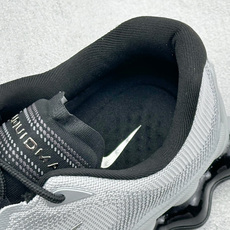 X版Nike Air LIQUID MAX 耐克气垫跑步鞋 全新的設計,將潮人們最愛的「大 AIR」Air More U X版Nike Air LIQUID MAX 耐克气垫跑步鞋 全新的設計,將潮人們最愛的「大 AIR」Air More U