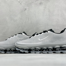 X版Nike Air LIQUID MAX 耐克气垫跑步鞋 全新的設計,將潮人們最愛的「大 AIR」Air More U X版Nike Air LIQUID MAX 耐克气垫跑步鞋 全新的設計,將潮人們最愛的「大 AIR」Air More U