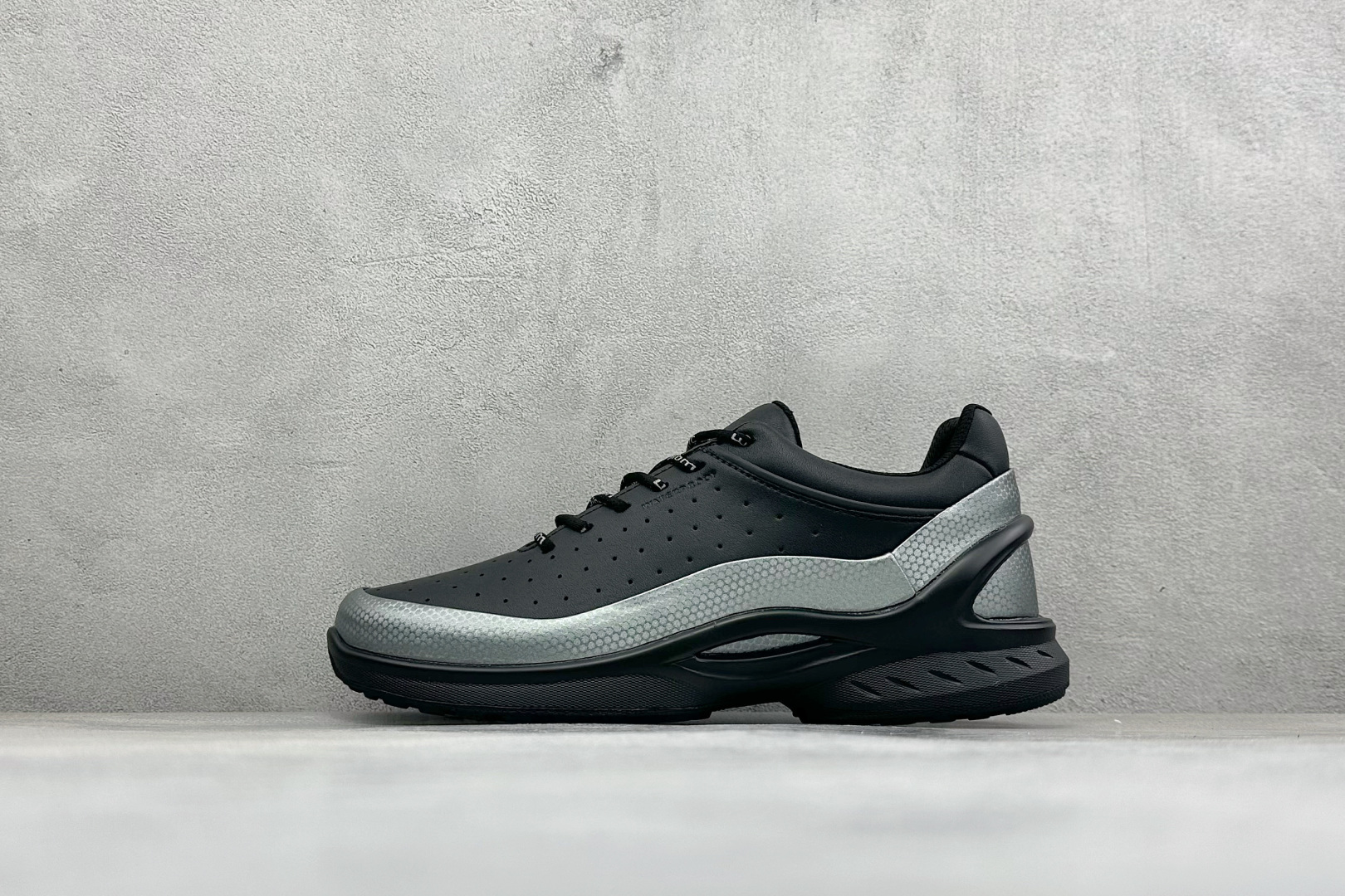 Ecco爱步 Biom C-Trail 健步C 舒适时尚 简约时尚 减震防滑低帮休闲鞋 戈尔防水薄膜内衬提供强大的透气性