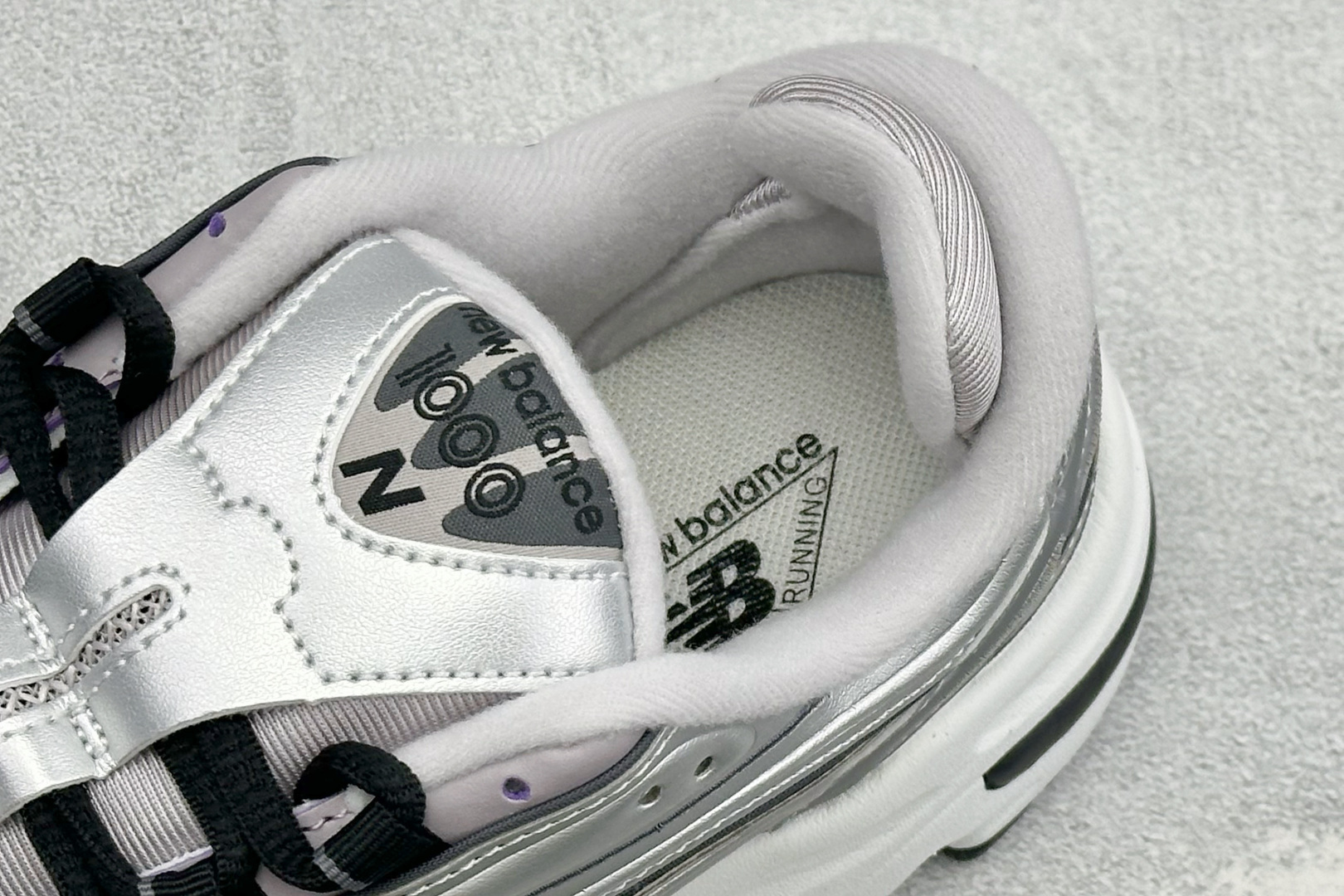 New Balance NB 1000 银色 货号:U10001PD 尺码:36 36.5 37.5 38 38.5 3 New Balance NB 1000 银色 货号:U10001PD 尺码:36 36.5 37.5 38 38.5 3