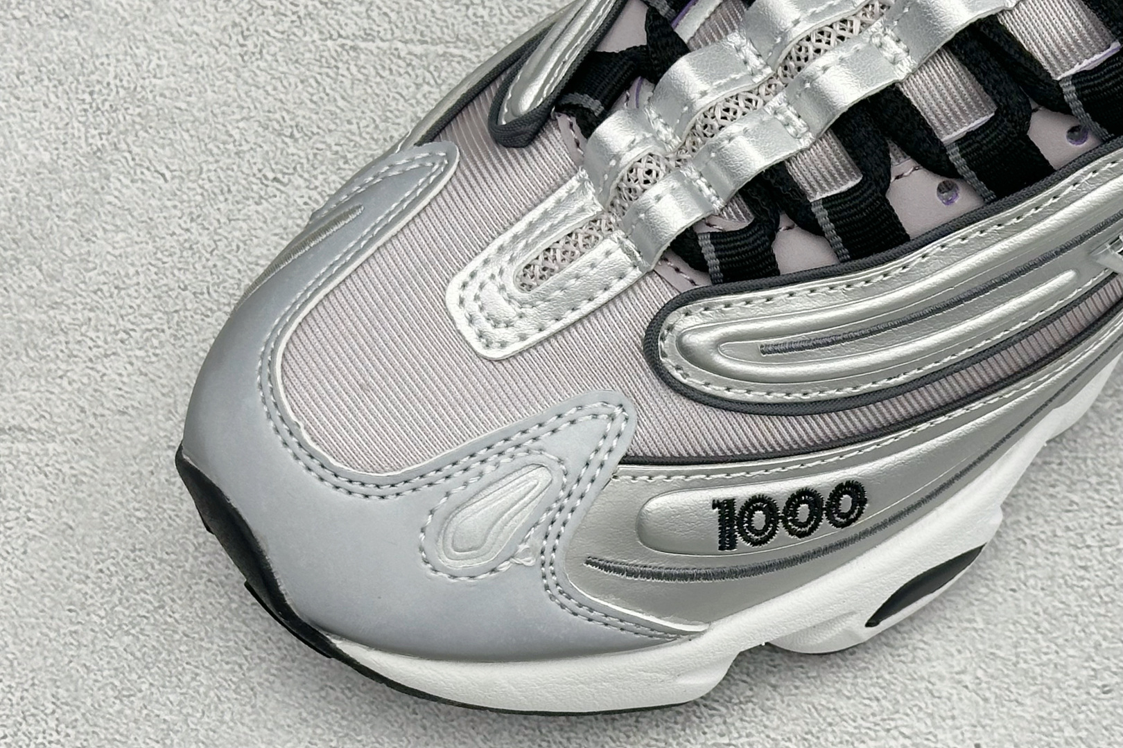 New Balance NB 1000 银色 货号:U10001PD 尺码:36 36.5 37.5 38 38.5 3 New Balance NB 1000 银色 货号:U10001PD 尺码:36 36.5 37.5 38 38.5 3