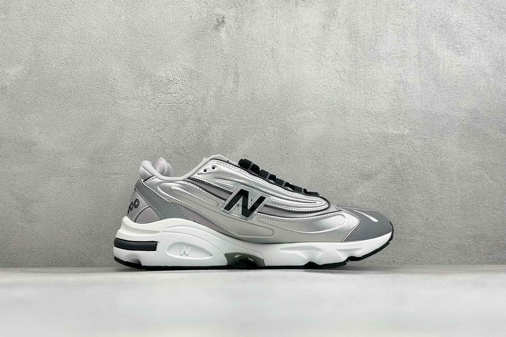 New Balance NB 1000 银色 货号:U10001PD 尺码:36 36.5 37.5 38 38.5 3 New Balance NB 1000 银色 货号:U10001PD 尺码:36 36.5 37.5 38 38.5 3