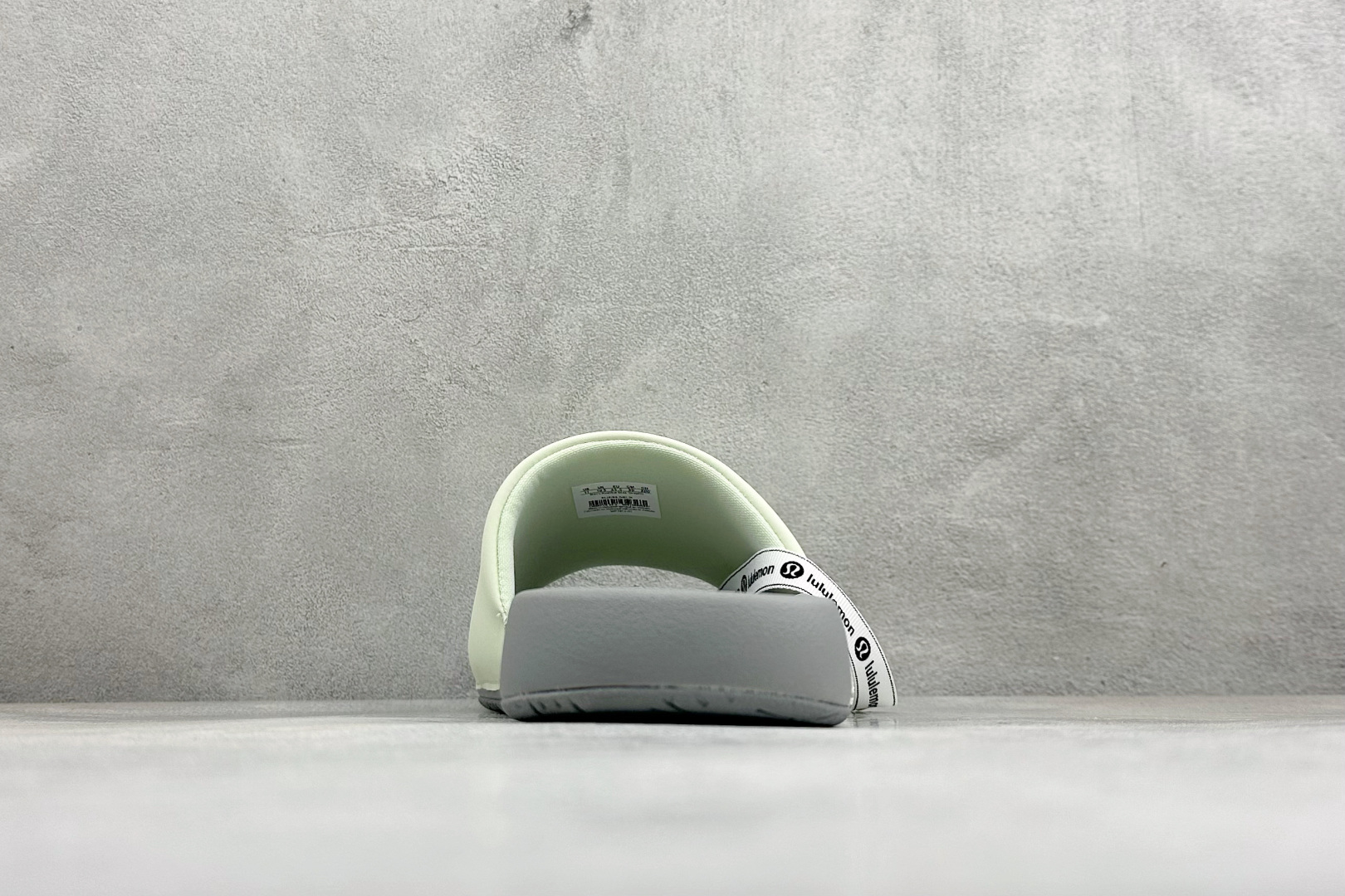 lululemon Restfeel Slide 露露乐蒙舒适柔软防滑耐磨一字拖鞋 lululemon Restfeel lululemon Restfeel Slide 露露乐蒙舒适柔软防滑耐磨一字拖鞋 lululemon Restfeel
