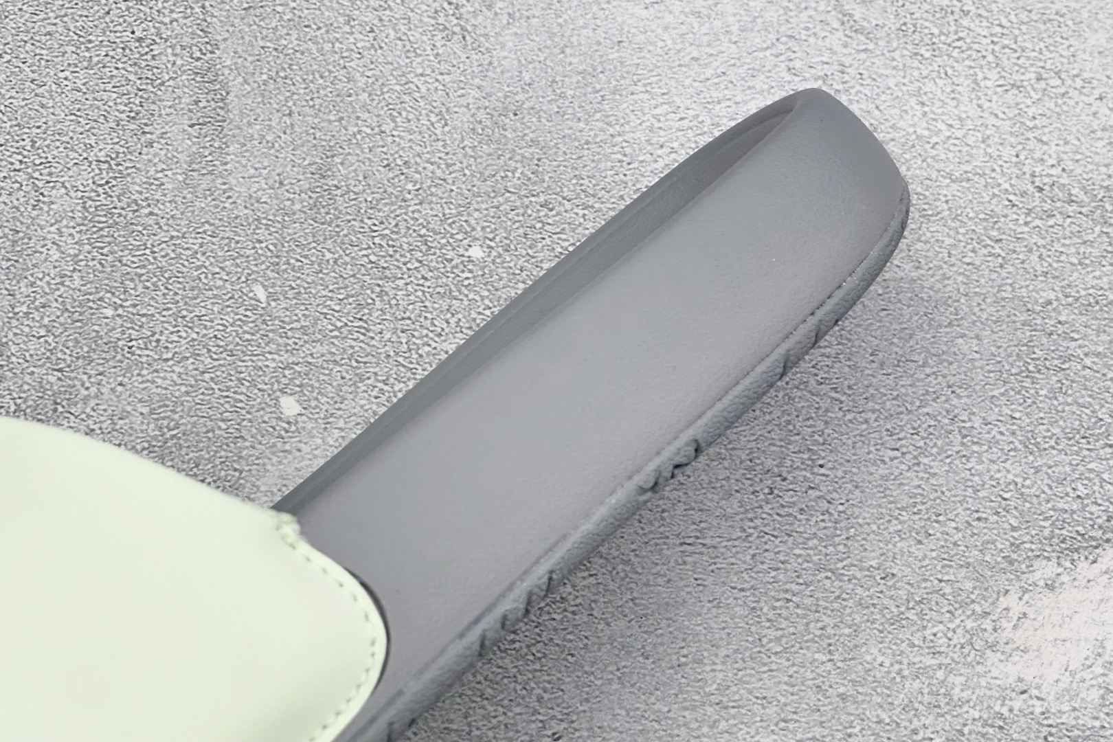 lululemon Restfeel Slide 露露乐蒙舒适柔软防滑耐磨一字拖鞋 lululemon Restfeel lululemon Restfeel Slide 露露乐蒙舒适柔软防滑耐磨一字拖鞋 lululemon Restfeel