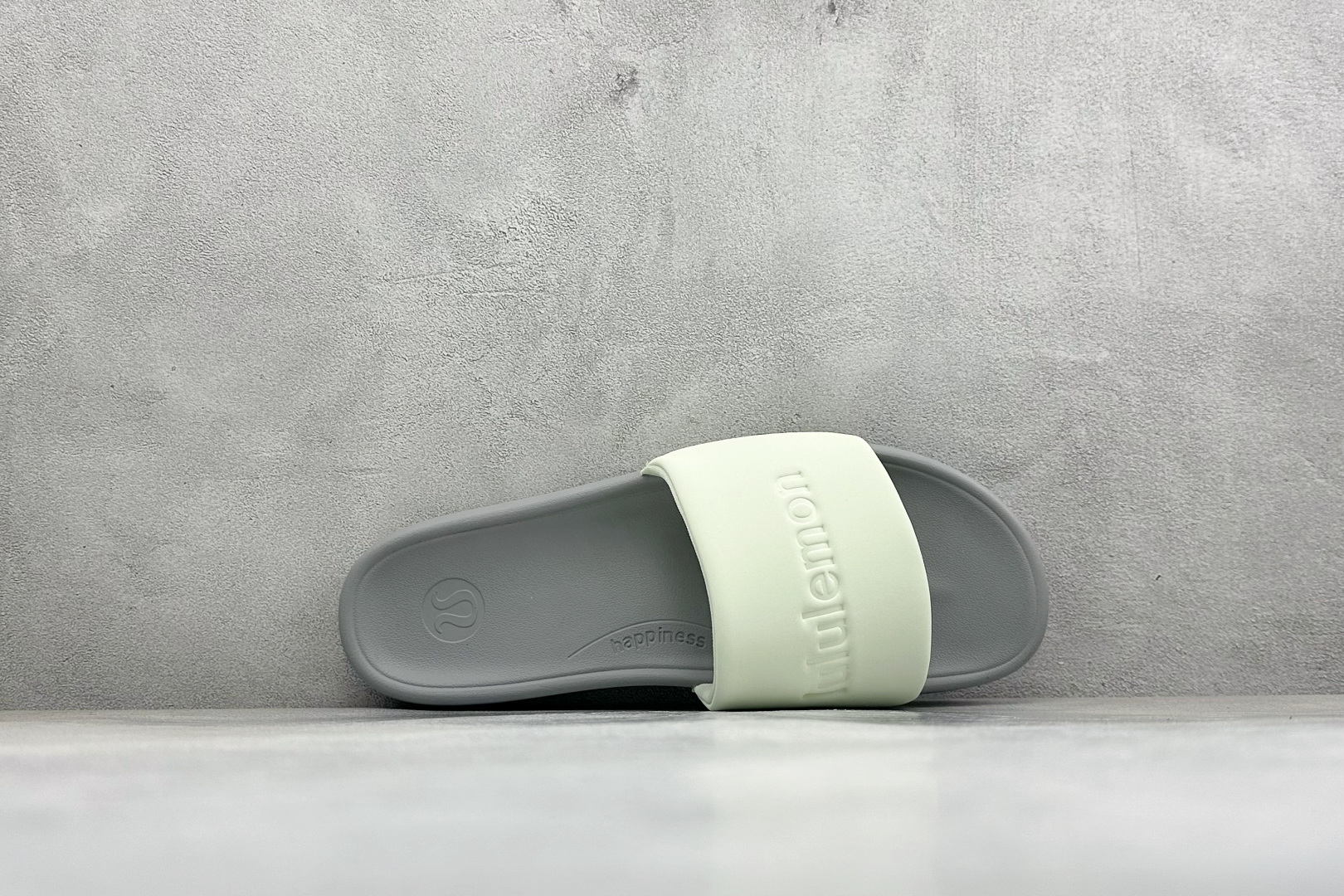 lululemon Restfeel Slide 露露乐蒙舒适柔软防滑耐磨一字拖鞋 lululemon Restfeel lululemon Restfeel Slide 露露乐蒙舒适柔软防滑耐磨一字拖鞋 lululemon Restfeel