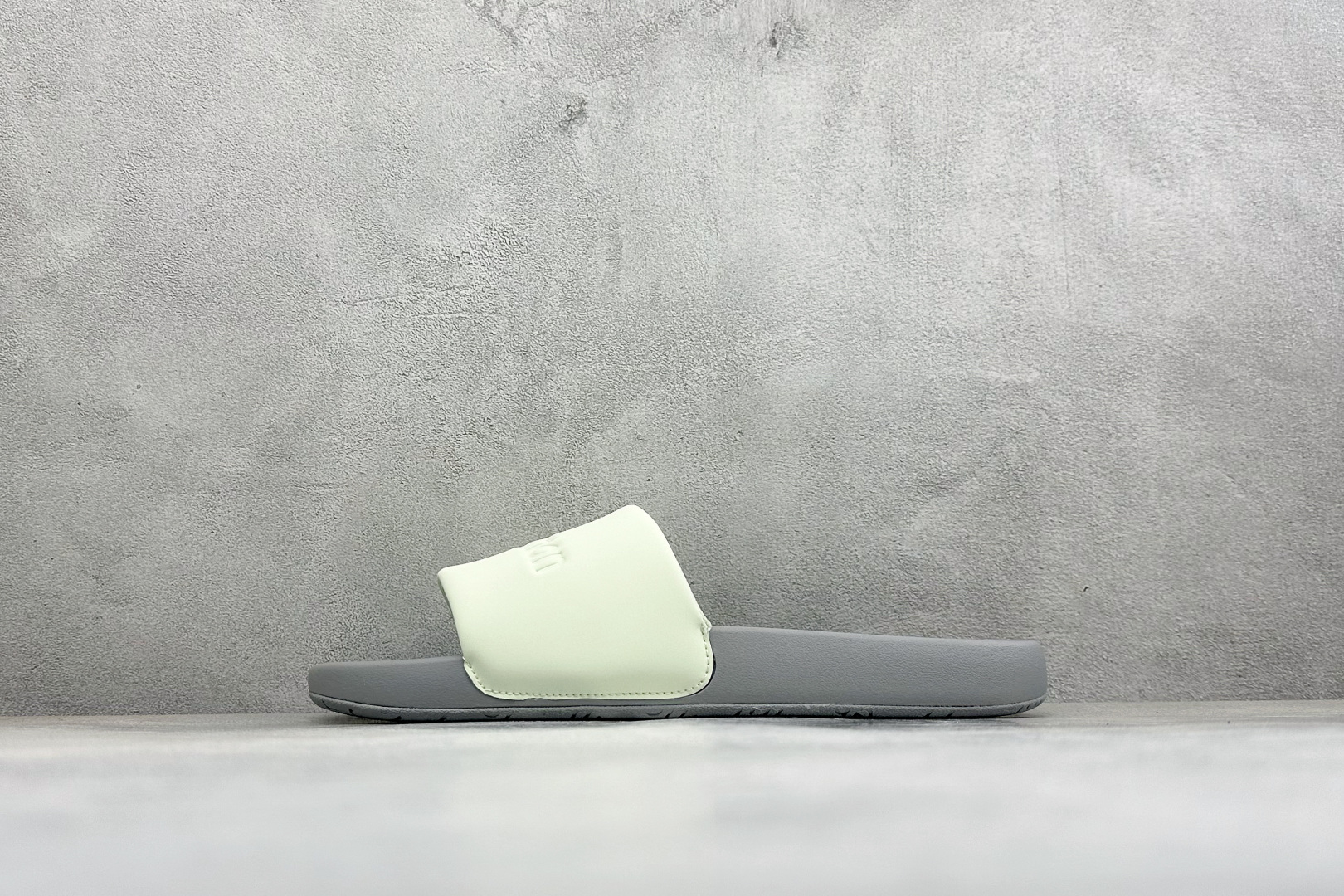 lululemon Restfeel Slide 露露乐蒙舒适柔软防滑耐磨一字拖鞋 lululemon Restfeel lululemon Restfeel Slide 露露乐蒙舒适柔软防滑耐磨一字拖鞋 lululemon Restfeel