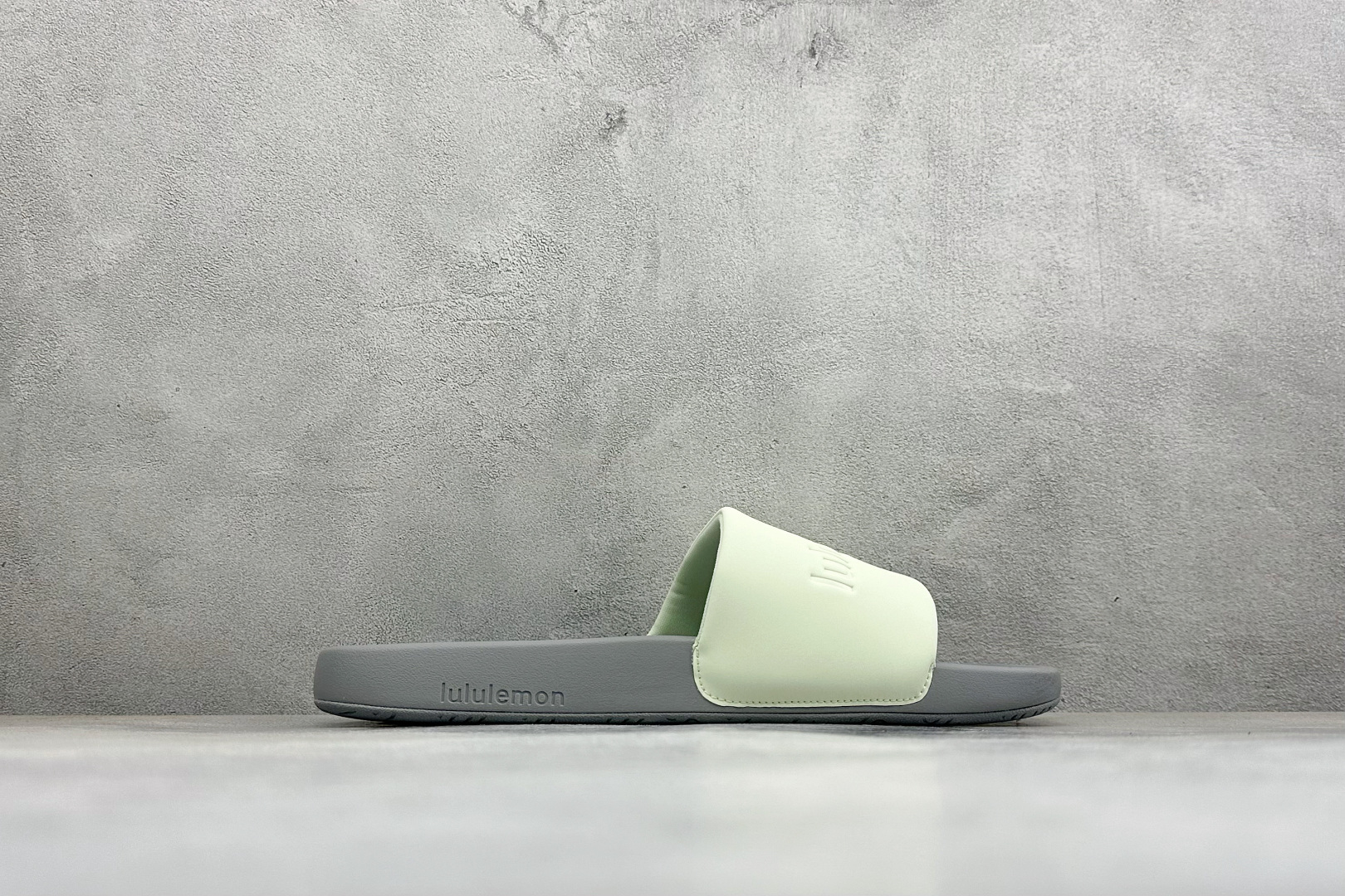 lululemon Restfeel Slide 露露乐蒙舒适柔软防滑耐磨一字拖鞋 lululemon Restfeel lululemon Restfeel Slide 露露乐蒙舒适柔软防滑耐磨一字拖鞋 lululemon Restfeel