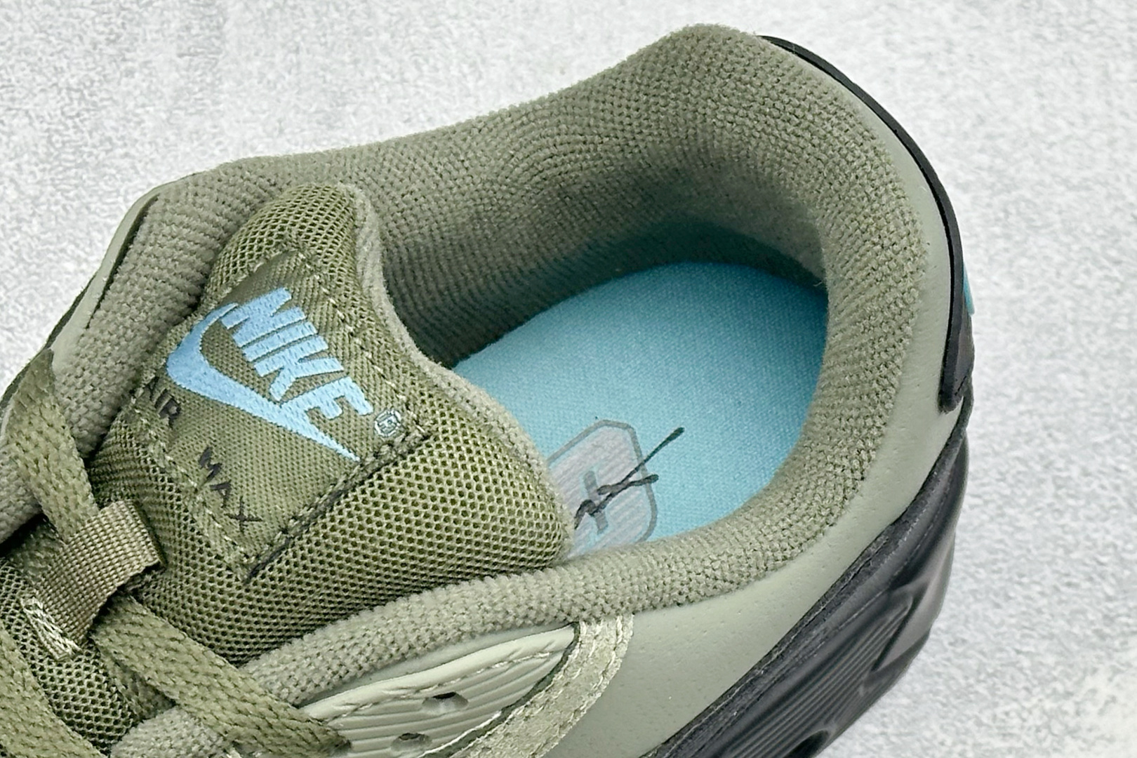 Nike Air Max 90 复古气垫百搭休闲运动慢跑鞋 史上第一双可视气垫跑鞋 凭借着 Air max 气垫带来的舒 Nike Air Max 90 复古气垫百搭休闲运动慢跑鞋 史上第一双可视气垫跑鞋 凭借着 Air max 气垫带来的舒