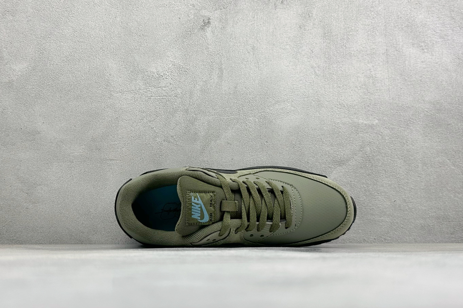 Nike Air Max 90 复古气垫百搭休闲运动慢跑鞋 史上第一双可视气垫跑鞋 凭借着 Air max 气垫带来的舒 Nike Air Max 90 复古气垫百搭休闲运动慢跑鞋 史上第一双可视气垫跑鞋 凭借着 Air max 气垫带来的舒