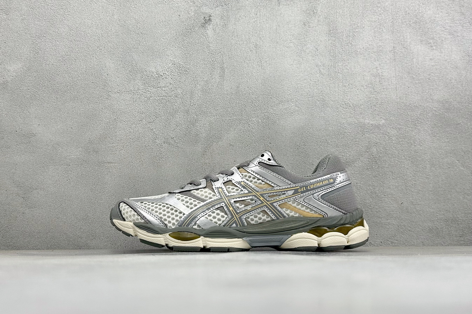D版Asics Gel-Cumulus 16 亚瑟士 防滑耐磨 休闲运动鞋 采用双层提花网面设计 提高包裹性和透气性 后
