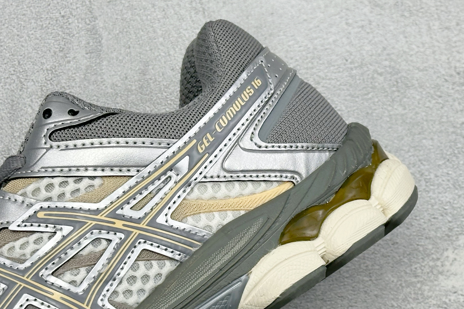 D版Asics Gel-Cumulus 16 亚瑟士 防滑耐磨 休闲运动鞋 采用双层提花网面设计 提高包裹性和透气性 后