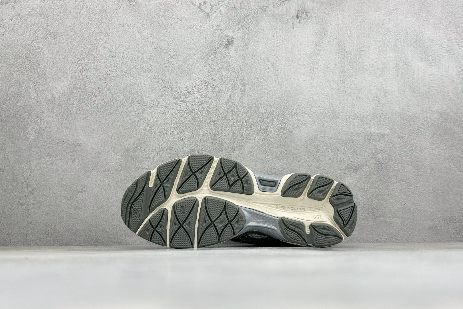 D版Asics Gel-Cumulus 16 亚瑟士 防滑耐磨 休闲运动鞋 采用双层提花网面设计 提高包裹性和透气性 后